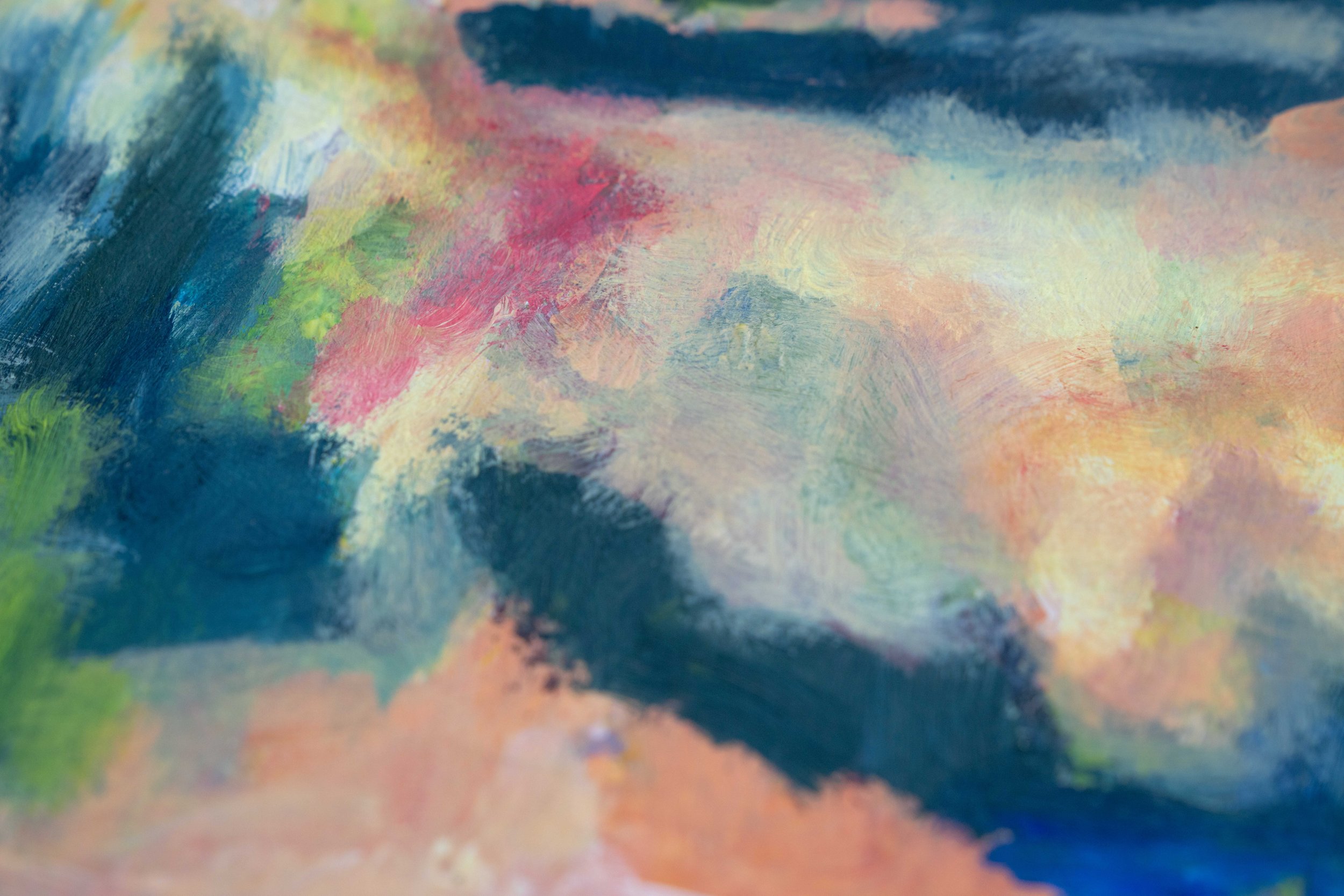 Detail einer farbintensiven Landschaftsmalerei von Damaris Tobler. Rosa, Grün, Gelb, Blau und Türkis liegen in sichtbaren Pinselschichten übereinander und zeigen, wie Landschaft durch Farbe und malerische Gesten zunehmend abstrakt werden kann.