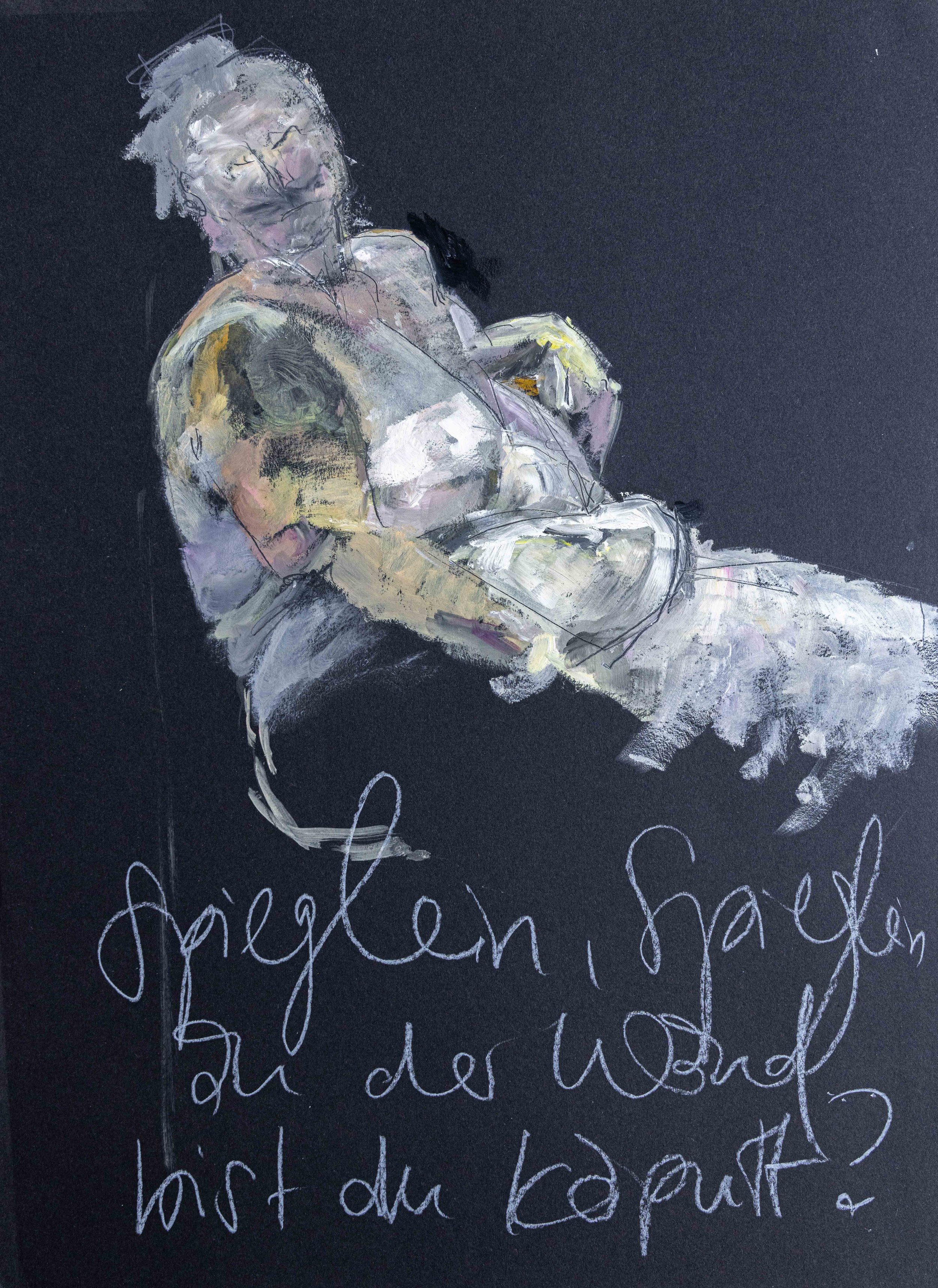 Figurative Mischtechnik auf dunklem Grund von Damaris Tobler. Helle, frei gesetzte Farbspuren modellieren den Körper aus dem Schwarz heraus; Zeichnung, Malerei und handschriftlicher Text werden Teil derselben Arbeit. Ein Beispiel für die experimentel