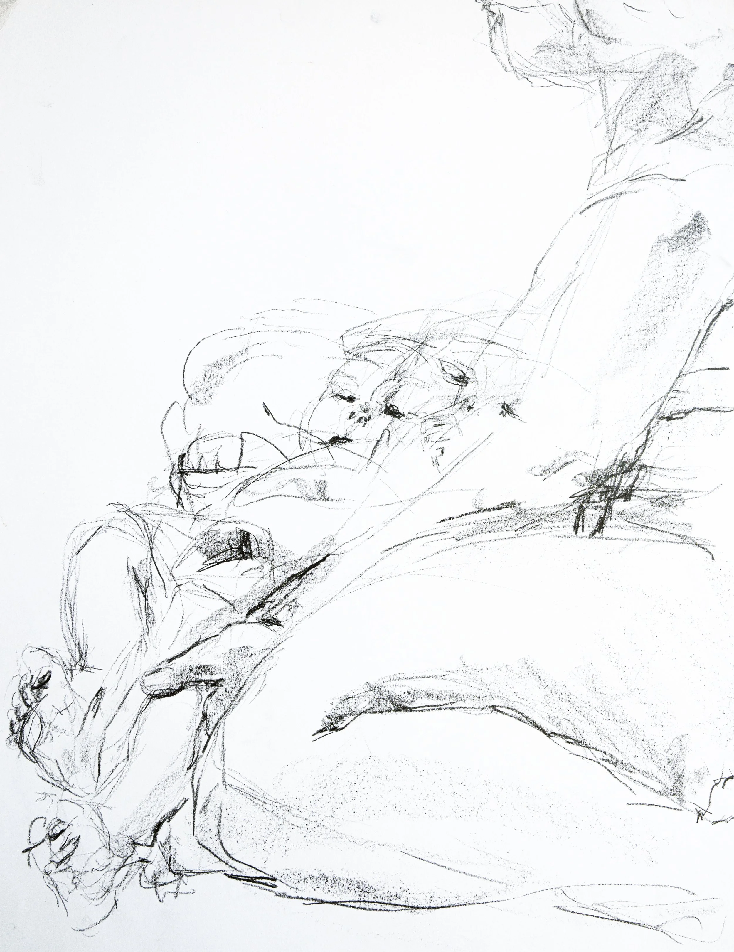 Feine figurative Zeichnung von Damaris Tobler. Mit lockeren, sich überlagernden Linien hält sie Körper und Nähe fest, während grosse weisse Flächen bewusst unberührt bleiben – Inspiration für freies und reduziertes Figurenzeichnen.
