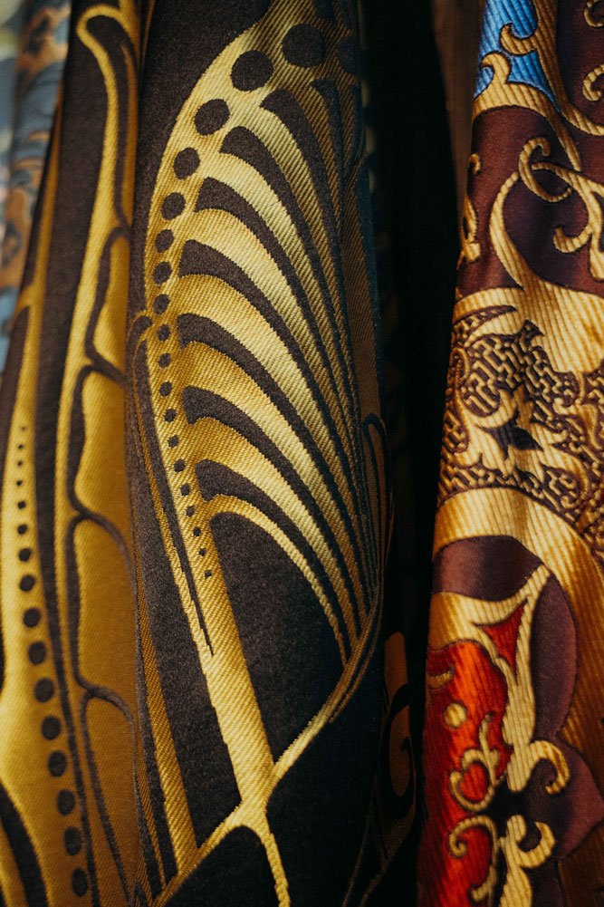 Kunstvoll bedruckte Möbelstoffe von Fortuny aus Venedig – besondere Bezugsstoffe für die Restaurierung und Neupolsterung antiker Möbel.