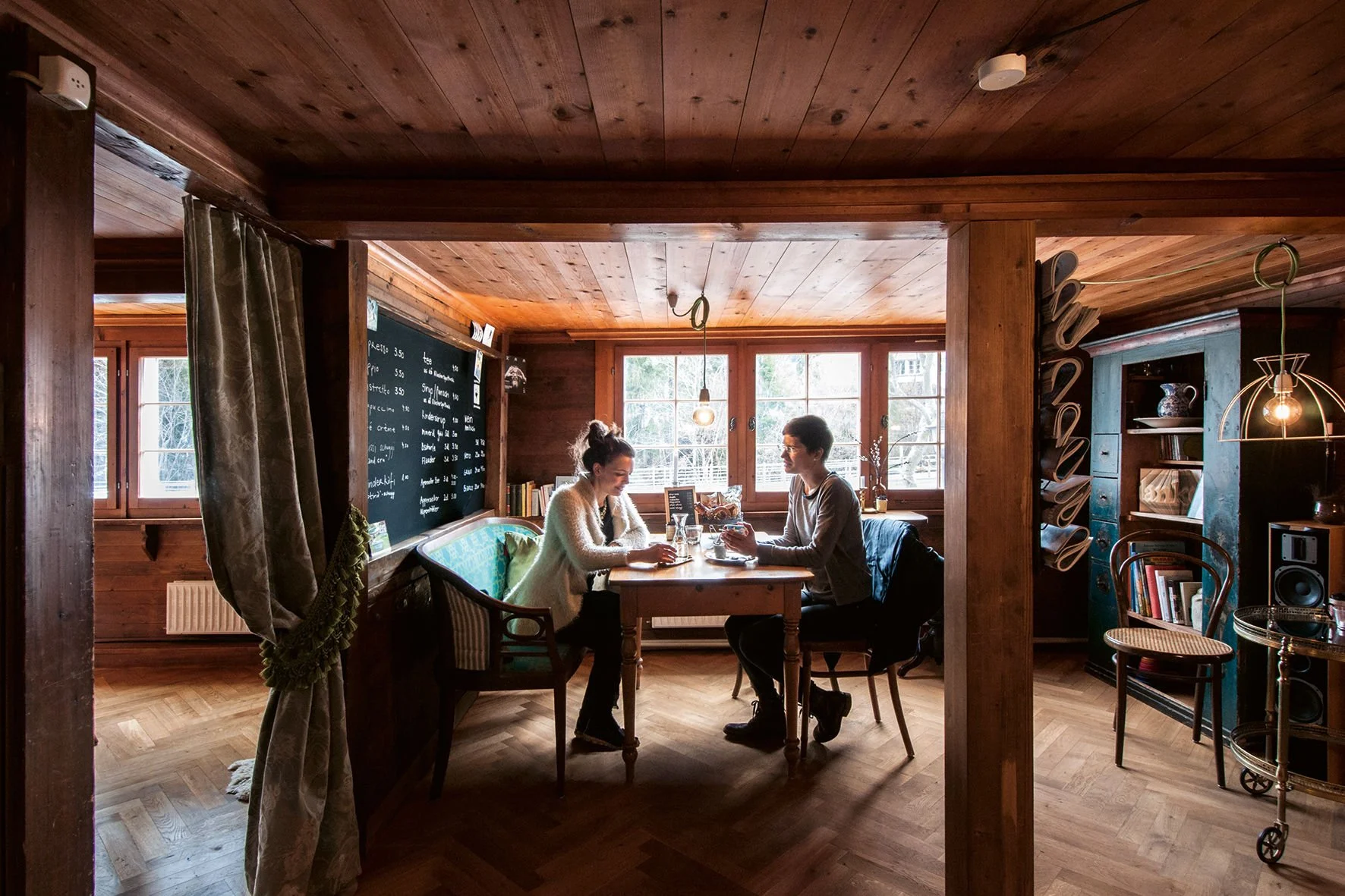 Beitrag vom Schweizer Heimatschutz über die Saienbrücke bei Urnäsch – Café und Polsterei im historischen Baudenkmal im Appenzellerland.