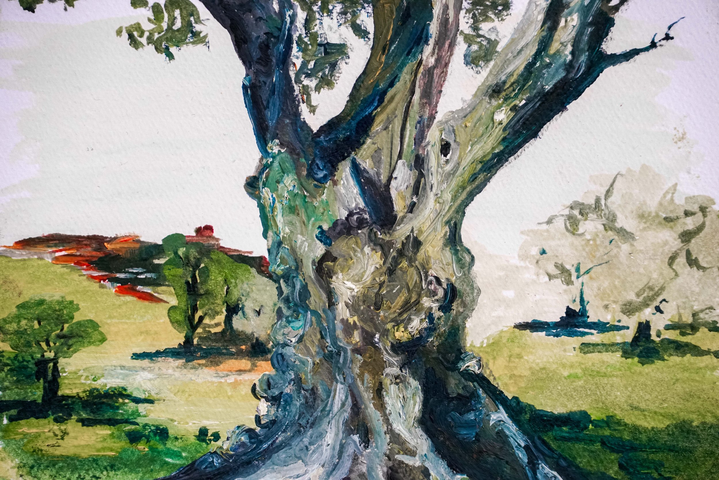 Expressive Baumstudie von Damaris Tobler aus Urnäsch im Appenzellerland. Blau-, Grün-, Grau- und Erdtöne bauen Stamm und Rinde in sichtbaren Farbschichten auf. Die Malerei zeigt den Baum nicht idealisiert, sondern mit seinen gewachsenen Spuren und Br