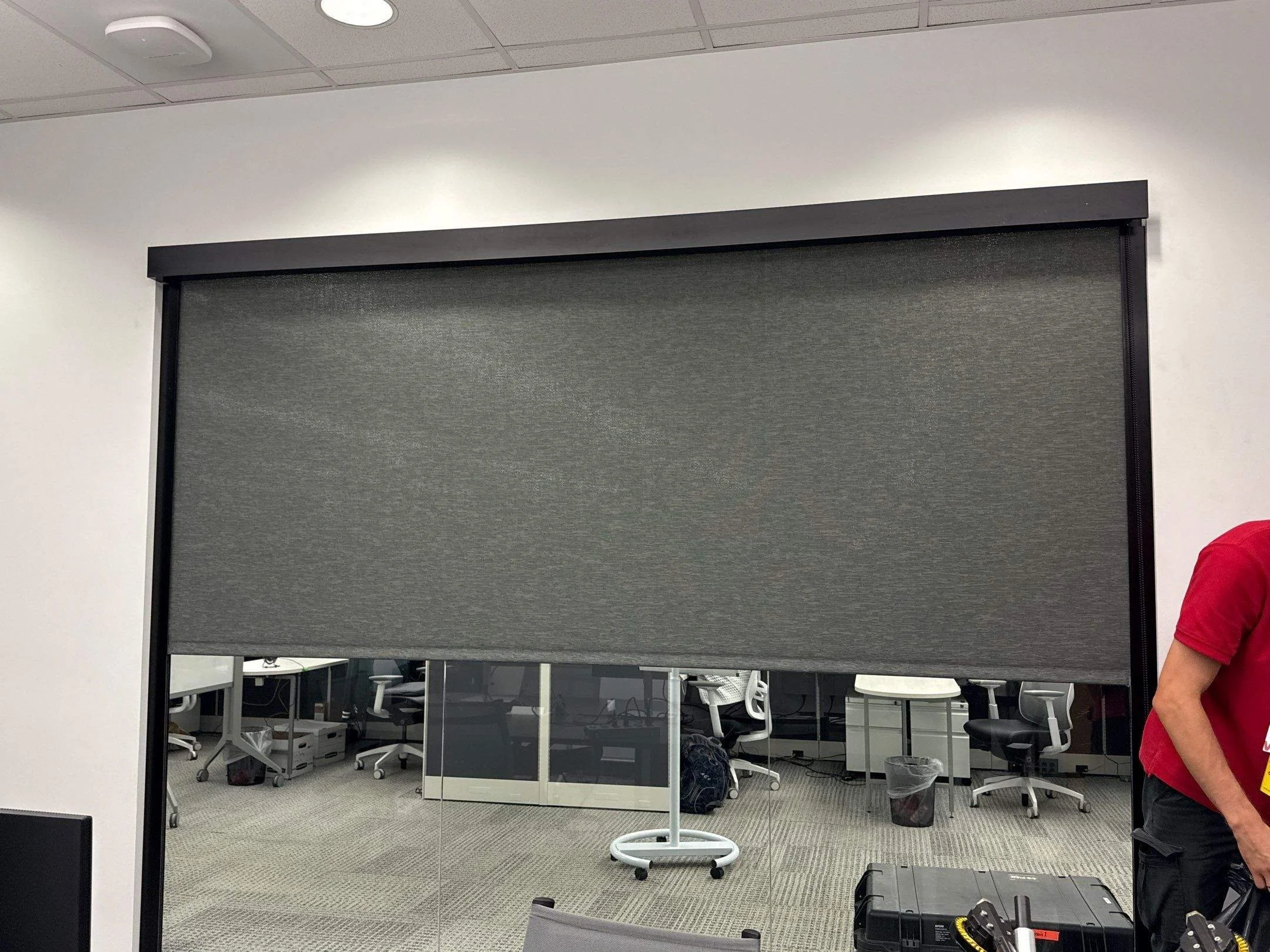Room Darkening Roller Shades-11-Sep 24 2025 01_46pm-vDWX.jpg