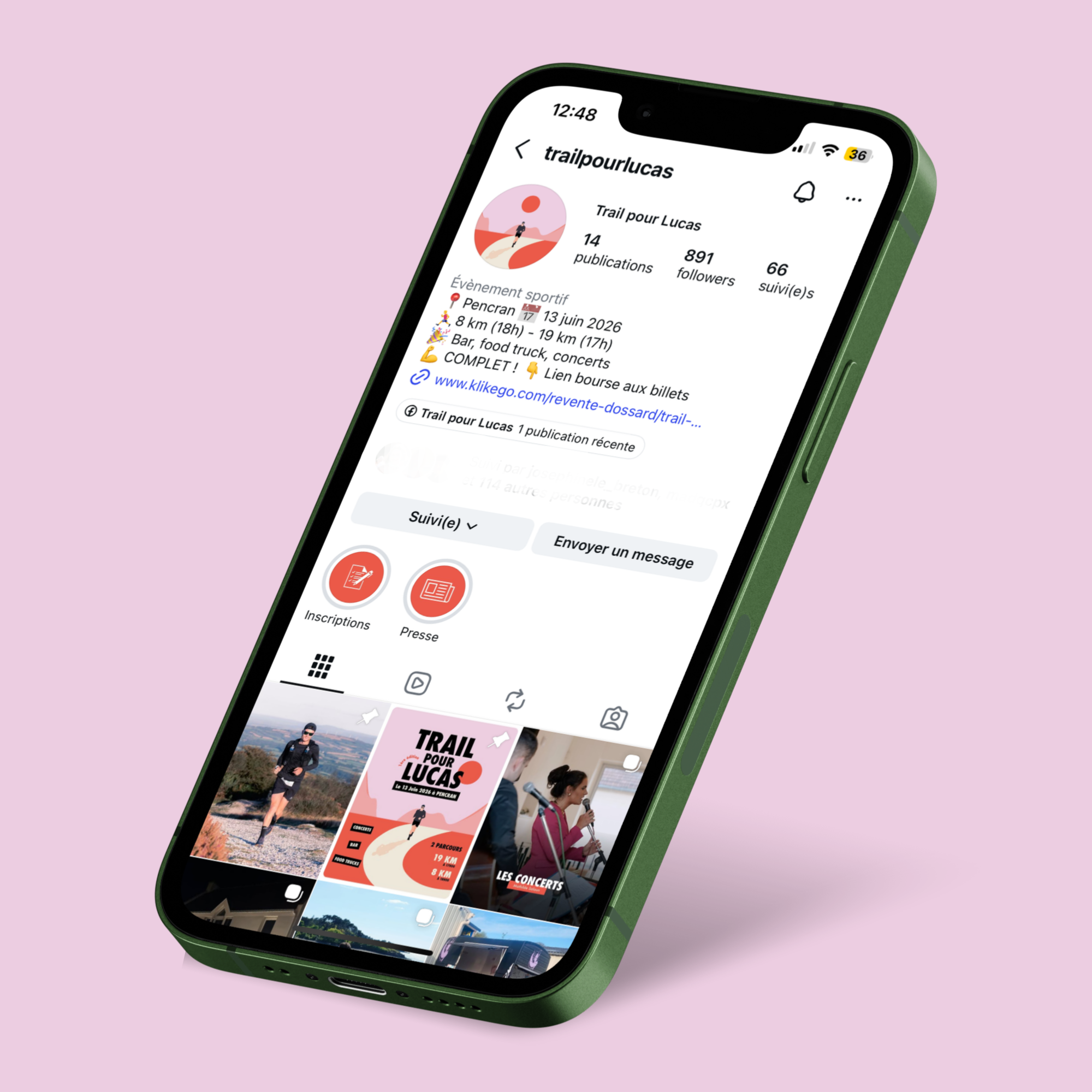 Capture d'écran d'une page d'événement sur une application mobile, montrant une course nommée 'Trail pour Lucas' avec détails sur la date, la distance et des activités proposées, affichée sur un téléphone vert avec fond rose