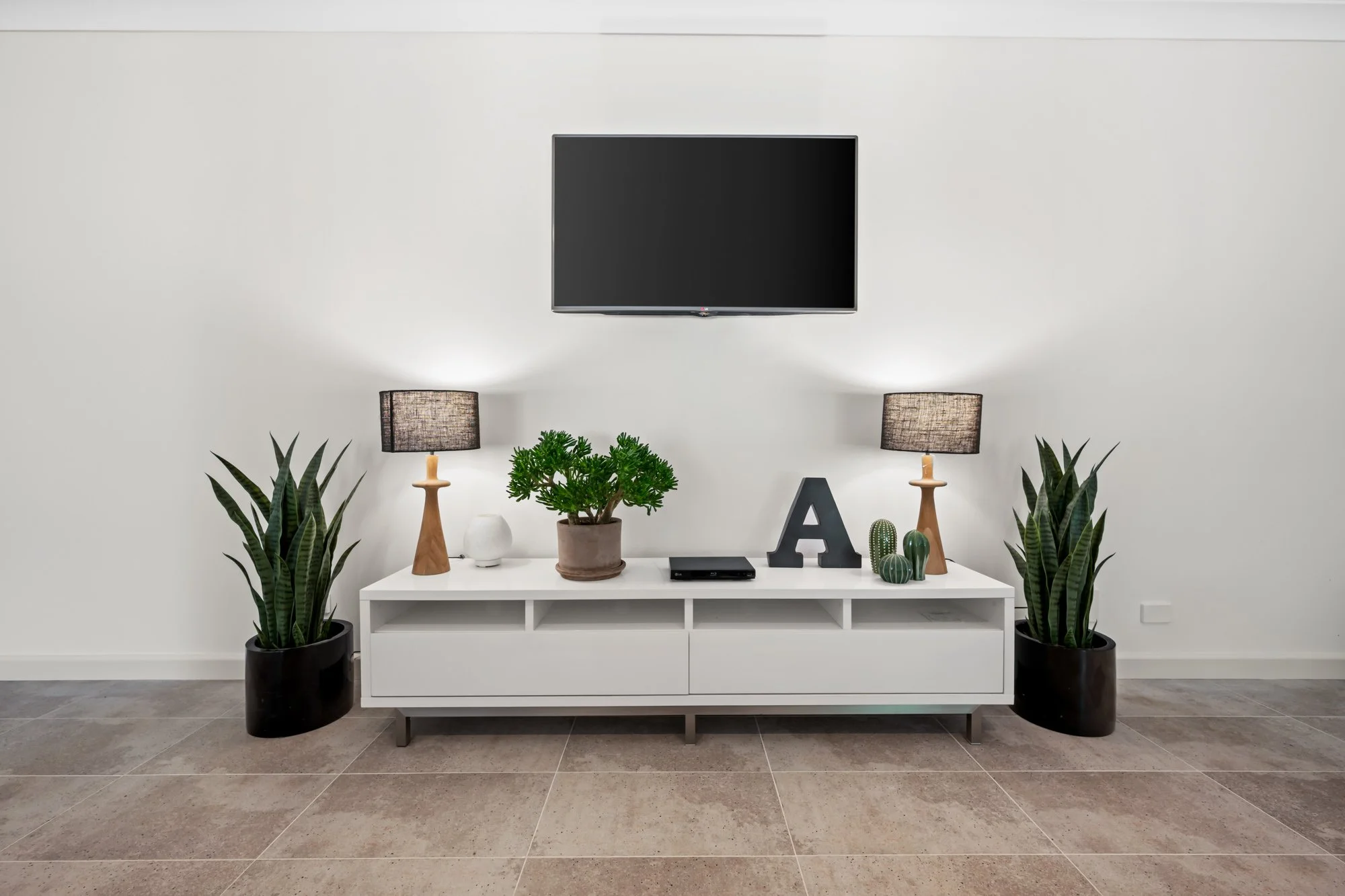 Andana_Unit_TV.jpg