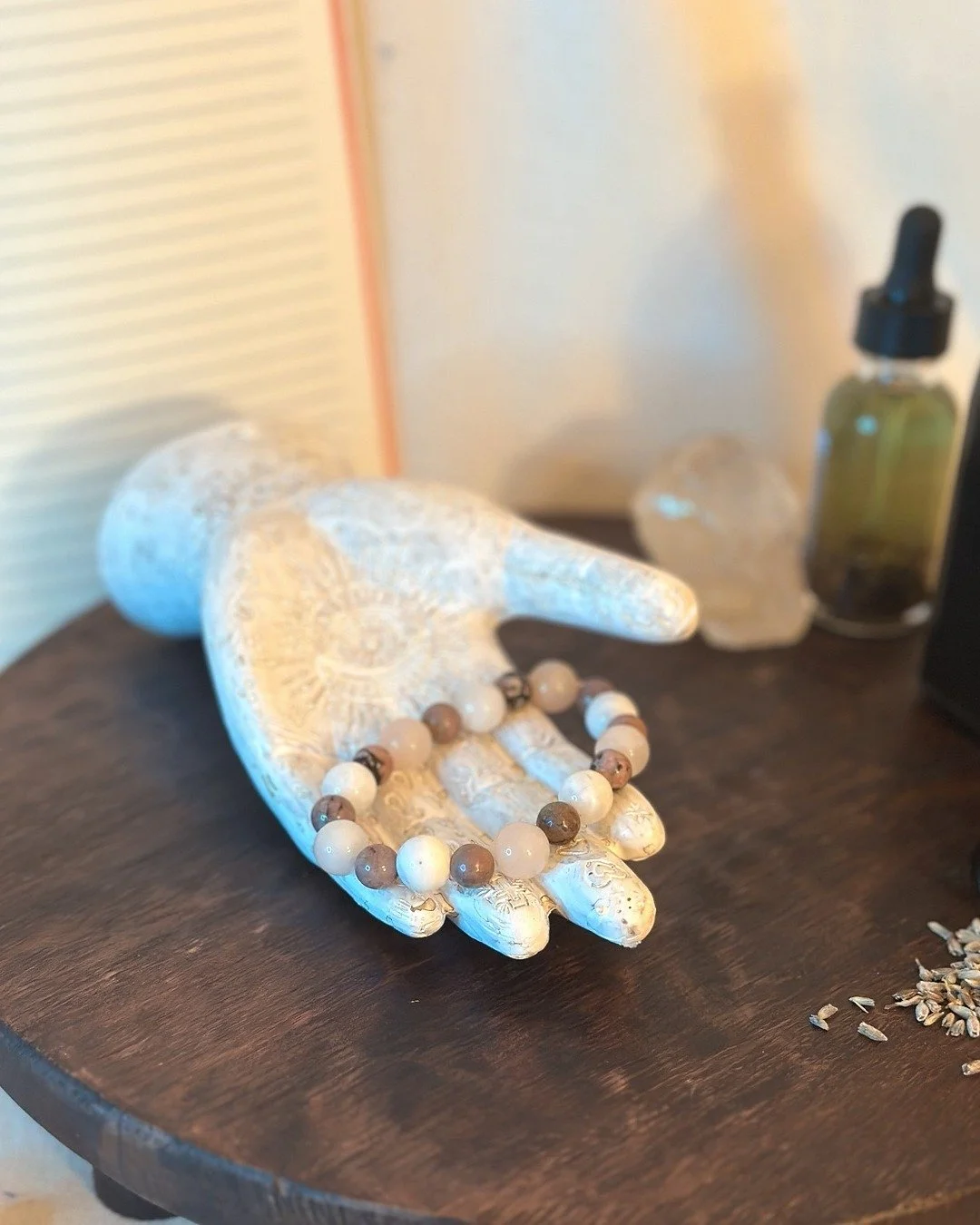 05-gentle-becoming-sculptural-hand.jpg