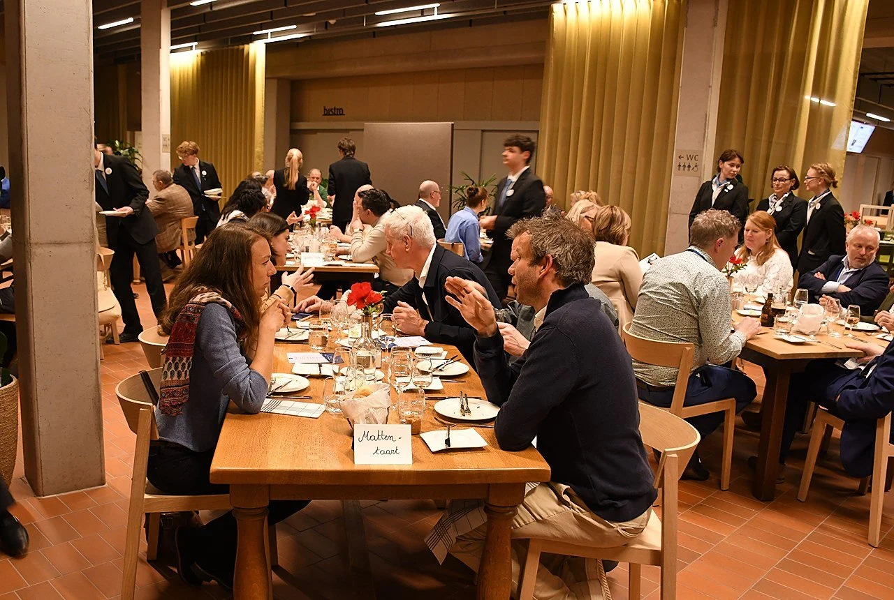 EUHOFA Congress members dining.