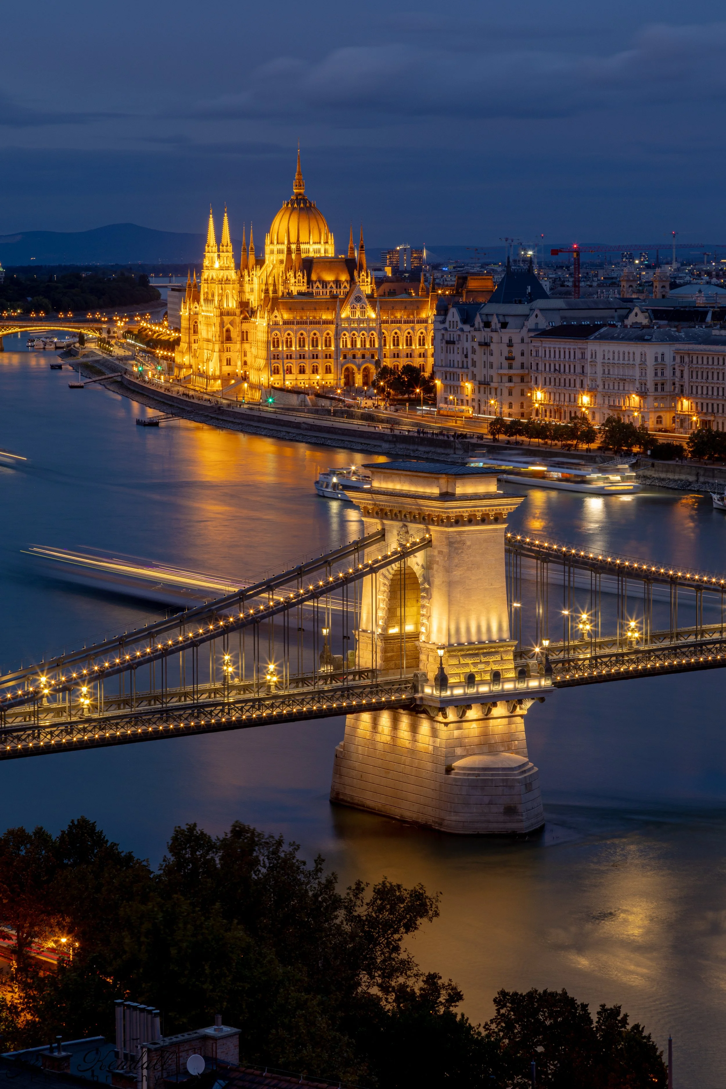 Chainbridge Budapest-9917.jpg