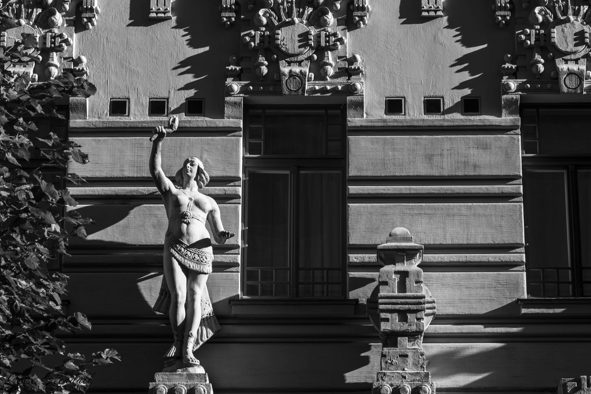 Art deco facade in Tallinn-9227.jpg