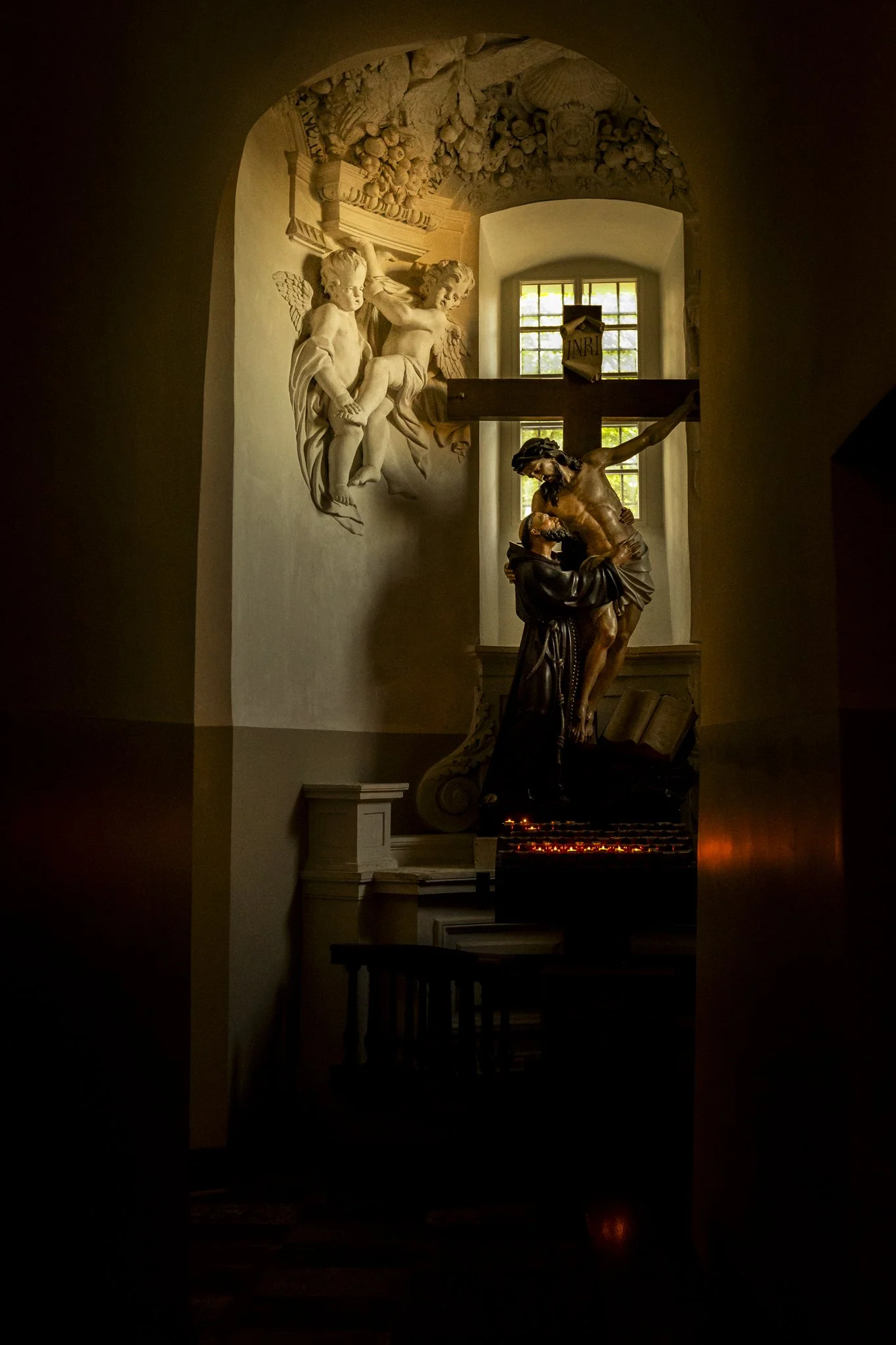 Kendall - Statue in Church of St Peter and St Paul in Vilinius-9400.jpg
