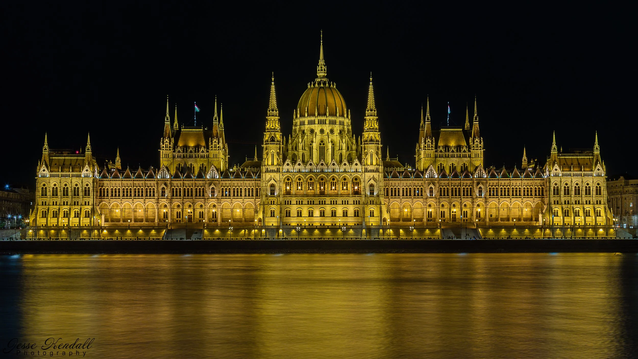 Parliament Building Budapest 2-9945.jpg