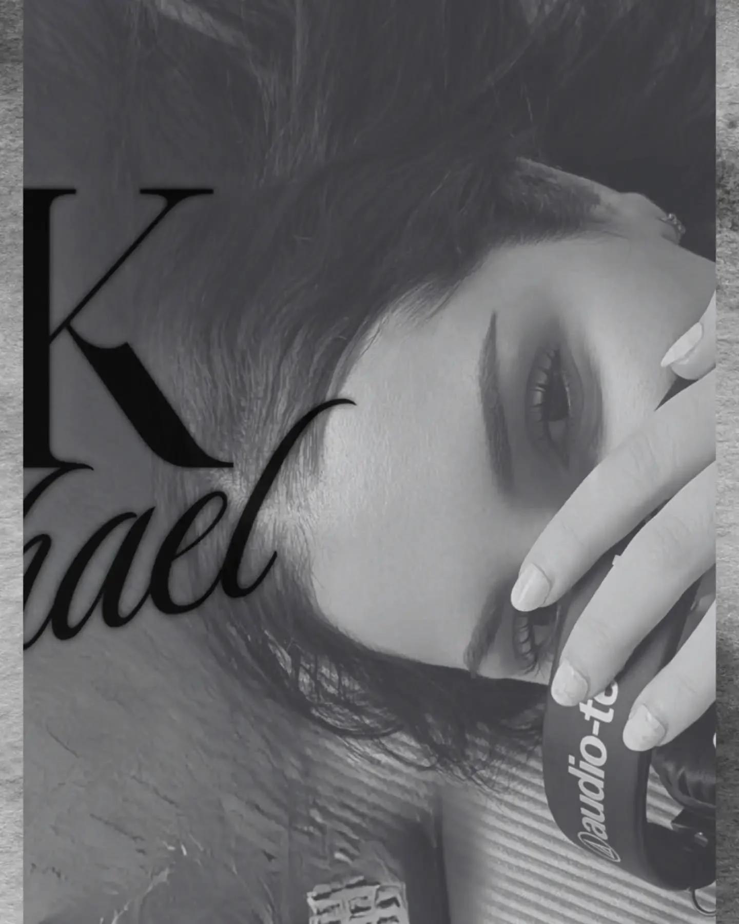 Is your book so spicy you angle the screen a lil and double-check your surroundings? I can narrate that 😏...