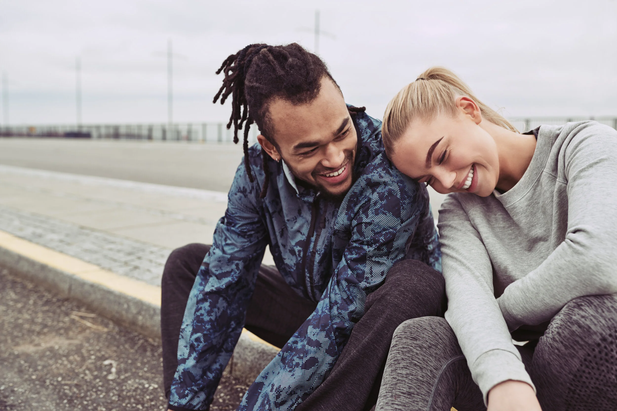 smiling-young-couple-taking-a-break-from-an-outdoo-9HE5CGB.jpg