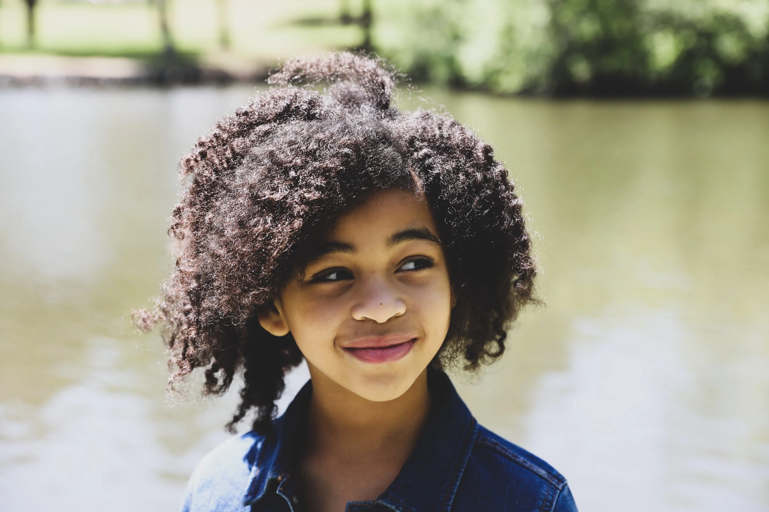 summer-hair-girl-denim-smile-natural-light_t20_GJbVk3.jpg