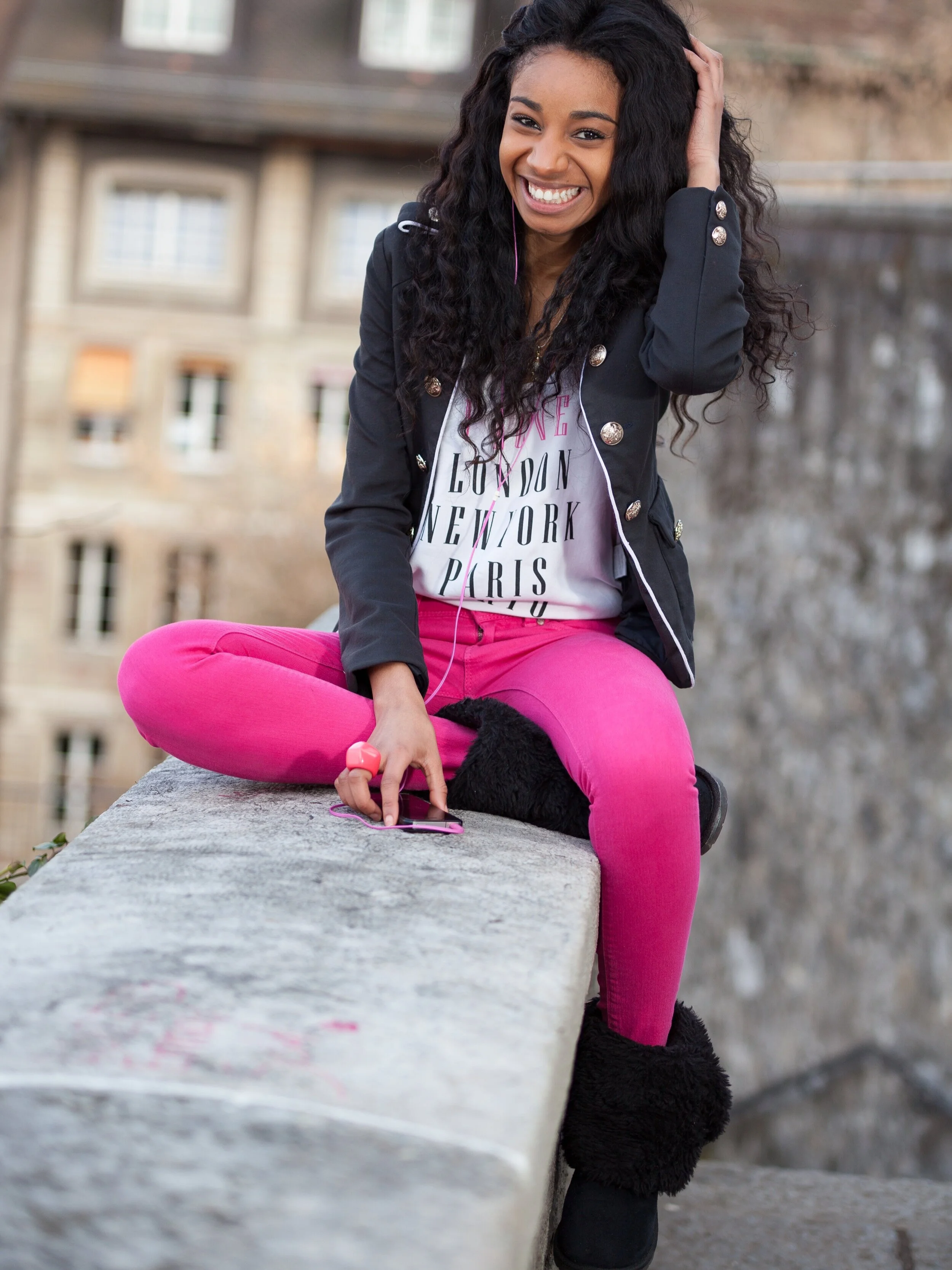 beautiful-african-american-teenage-girl-QNC3NC2.jpg