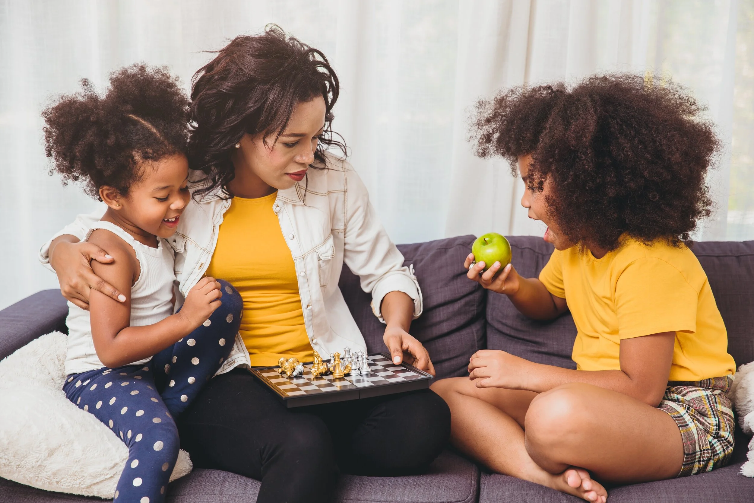 smart-education-learning-apple-play-together-african-american-smile-genius-clever-game-chess-living_t20_4eprwx.jpg