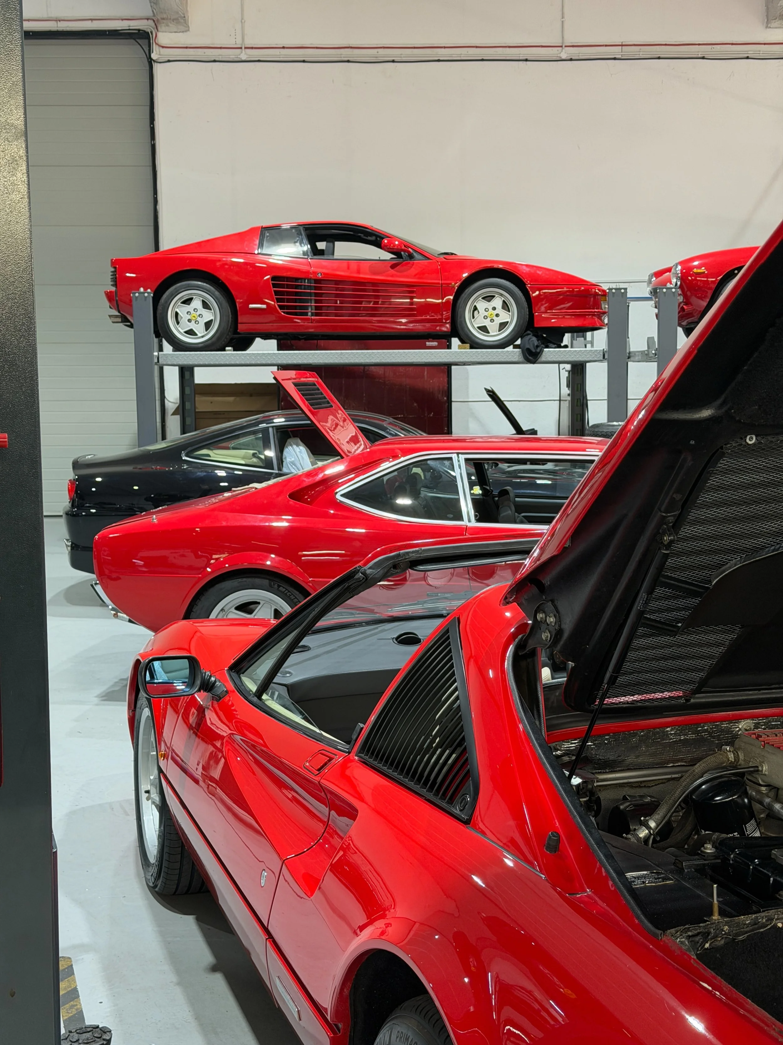 Can you name any of the cars in this photo! ⤵️ 

Bonus points for anyone who doesn&rsquo;t check the profile for previous posts😉 

#ferrarigarage #classiccar #classicferrari #rardleymotorsltd #vintagecar