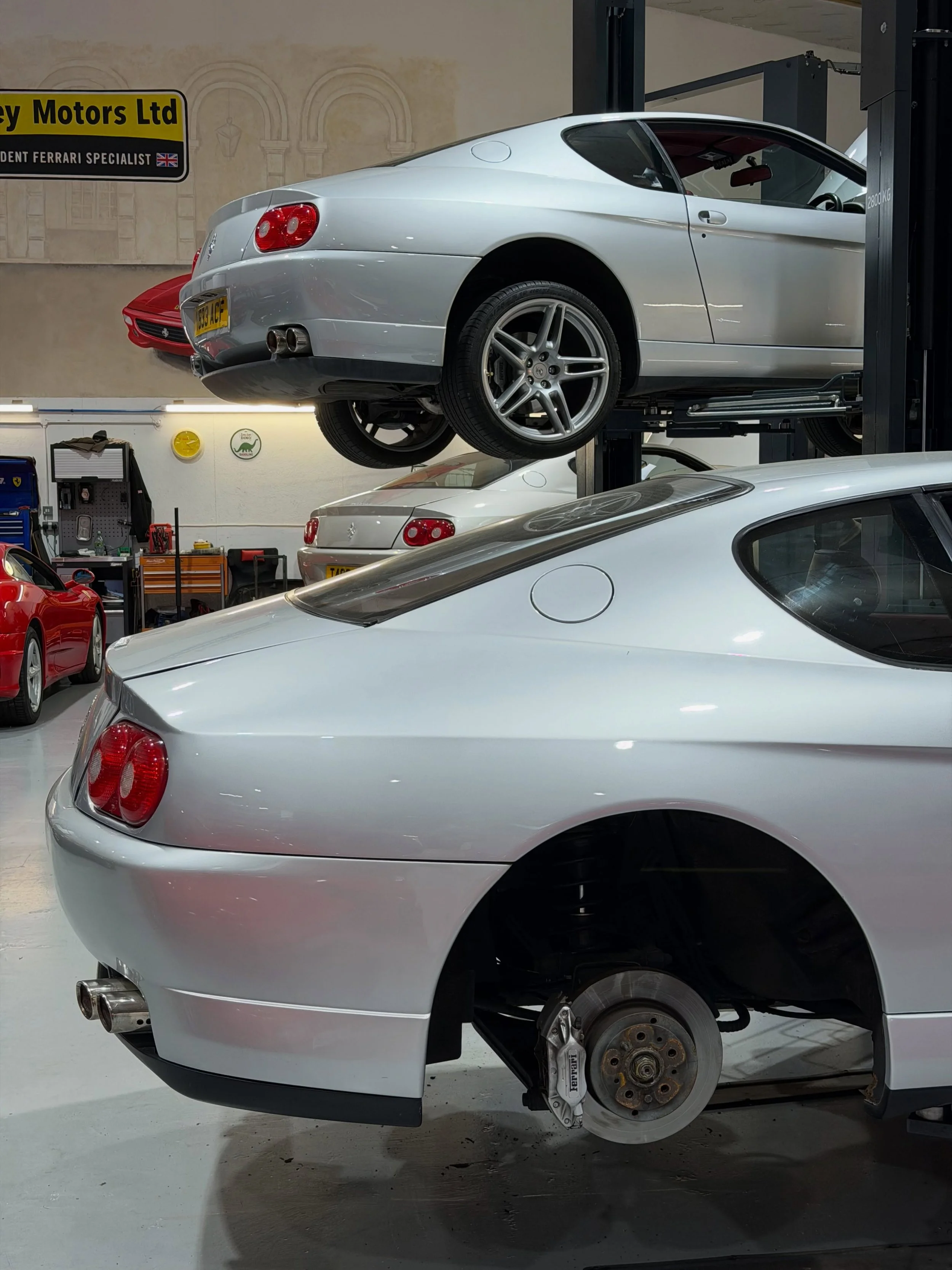 Three Ferrari 456s. One workshop.

It&rsquo;s not every day you see this level of V12 grand touring elegance lined up on the ramps at the same time. 

How often do you think three of these end up in the same workshop? Couldn&rsquo;t resit 📸

#ferrar