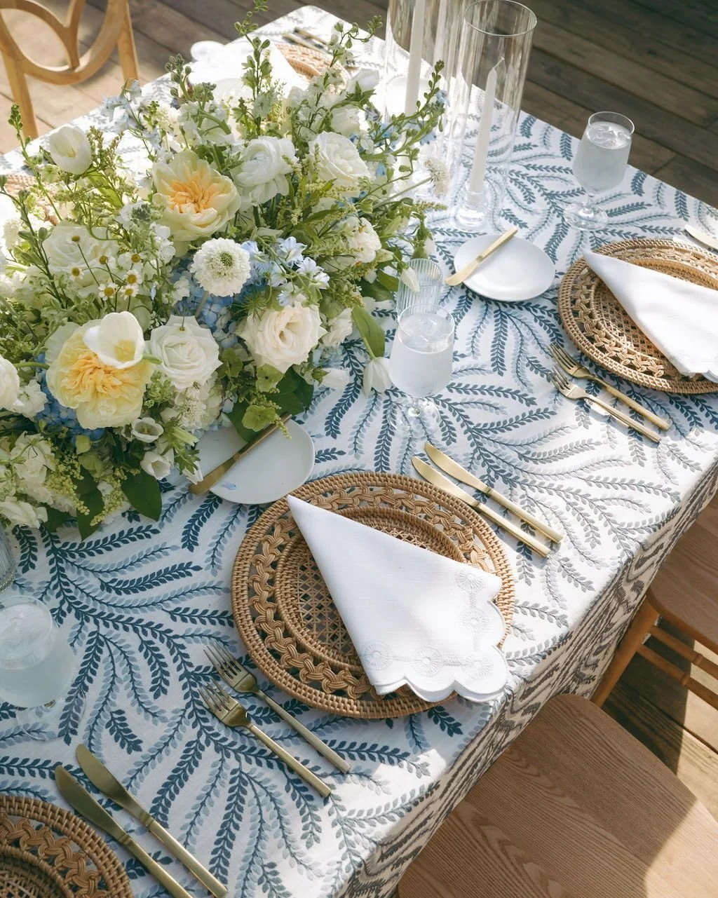 Every detail on this table was chosen with intention.
A palette pulled from the coastline. Blooms that echo the oaks overhead. Texture built to catch the light exactly right.
Nothing here happened by accident &mdash; this is the work we love most.

L