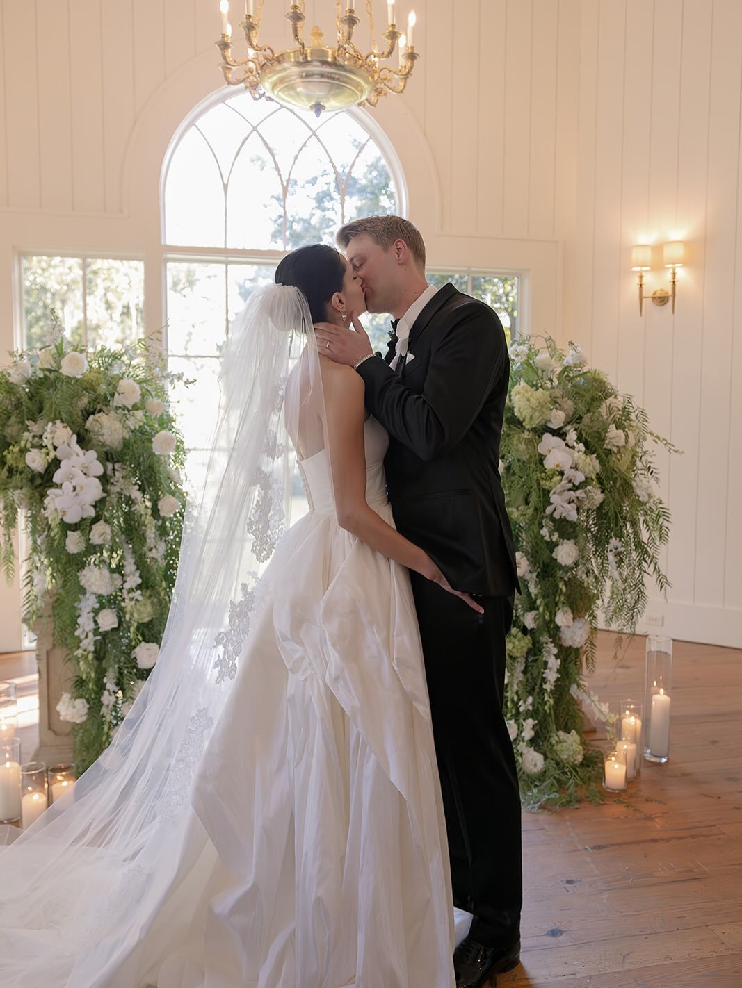 Almost 1 year ago and still absolute perfection 😘

Photo: @sydneymarie.co
Video: @lifeinrewind
Entertainment: @deansduets @jordankahnorchestra @djcesar74 @otherbrotherent
Beauty: @thevanityhouse @ashlyncoxartistry
Florals: @emcreativefloral
Design R