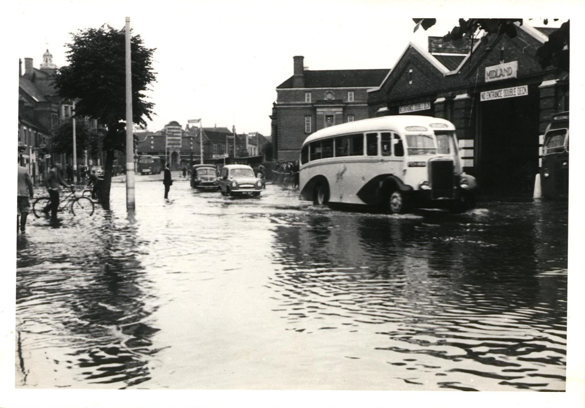 The Bus Garage in Coton Road, just up from the Town Hall. At  the back of the garage was the Nuneaton Electric Light Company. When the garage was pulled down in the mid 60's it was replaced by the open space seating area and fountain.