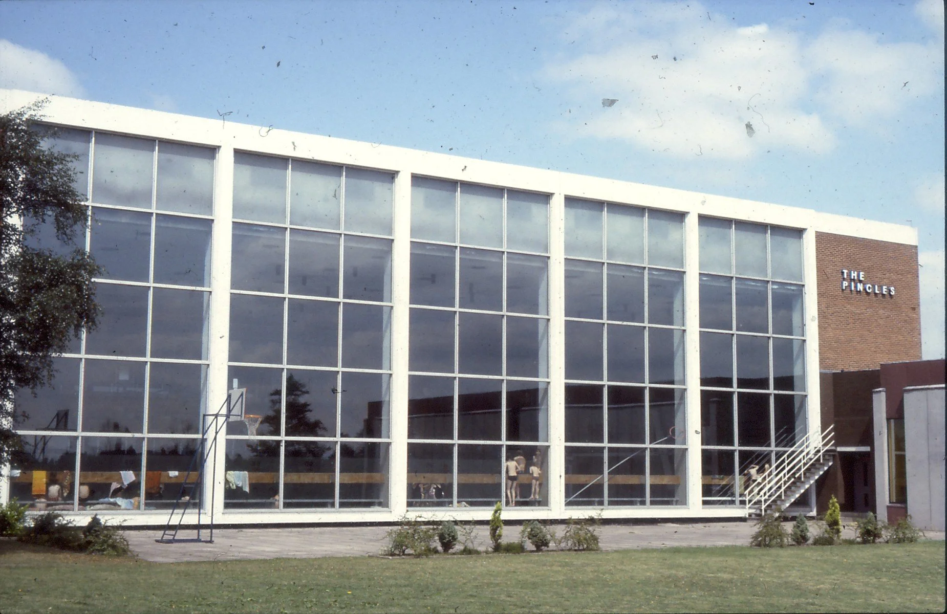 The original Pingles Leisure Centre in the early 1970's. Built in 1965 it closed in 2003 to be redeveloped into the new running track and sports complex whilst the new Pingles Leisure was built on what was the the car park.