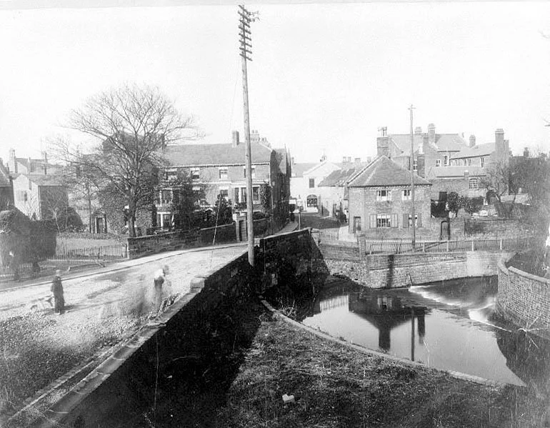 Coventry Street in the late 1800's.  This is the outfall of the Barpool Brook that flows down from Camphill.  It still flows under the United Reformed Church and under Mill Walk (culverted) and outfalls into the Anker by the DSS.  The Town Hall now s