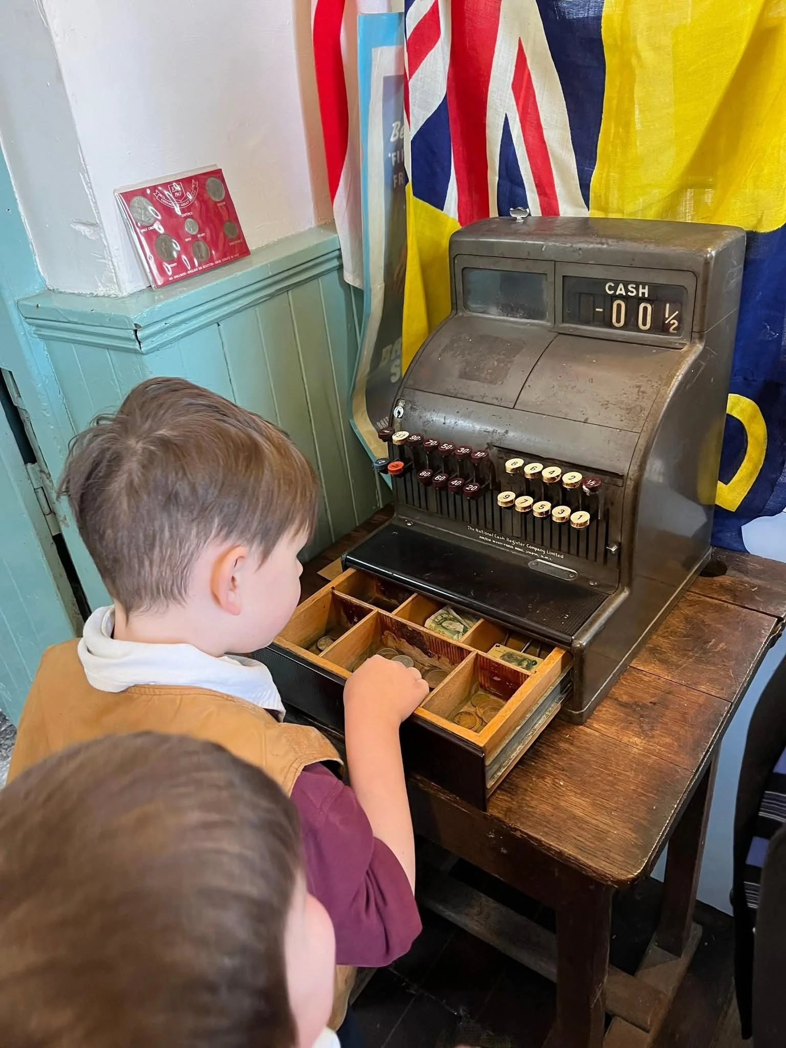 Vintage shop cash register in old currency £/s/d, with characteristic ring manufactured by the National Cash Register Company (circa 1950-1960s).