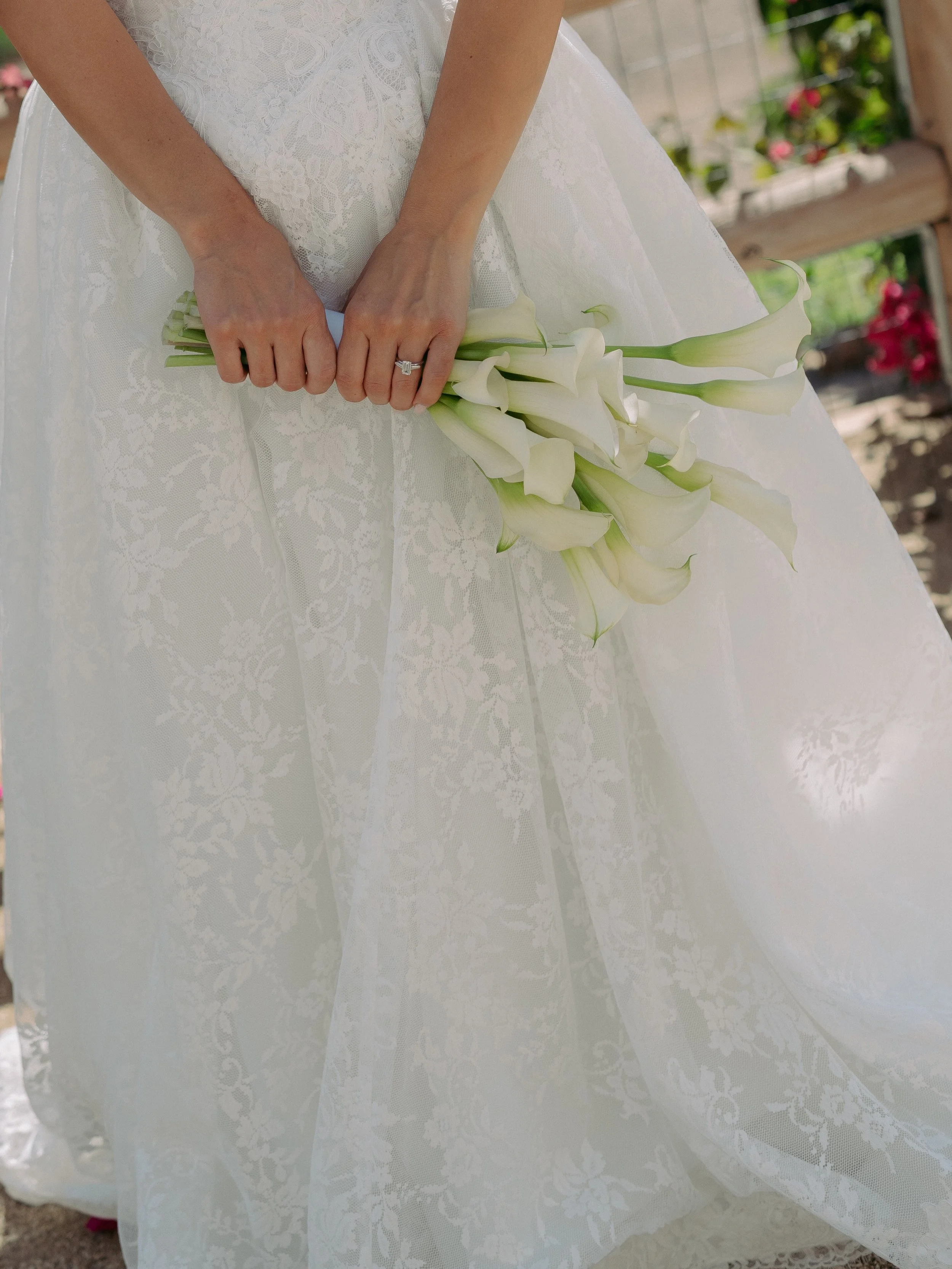 the bride wanted a simple and timeless all calla bouquet &mdash; my first thought was making it look effortlessly gathered, capturing the feeling of freshly picked blooms, casually balanced in her hands 🤍