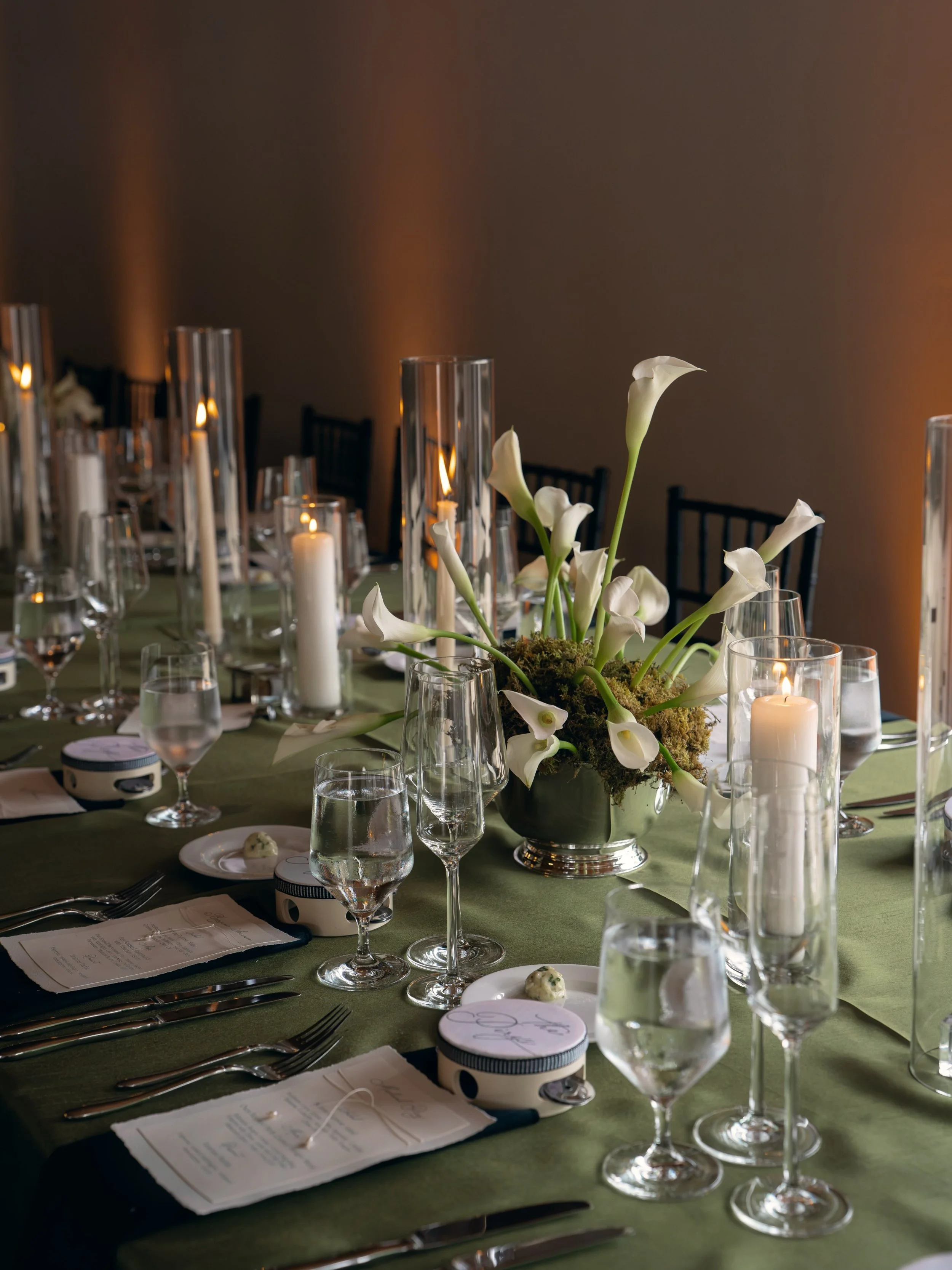callas callas and more callas 🫡🤍

photography: @jennifertrinidadphotography 
venue: @lahaciendasantafe 
florist: @islaflorco 
catering: @coastcatering 
coordinator: @blissevent_korie 
video: @tmmediaweddings 
dj: @djtaylormichael @jdmusik 
makeup a