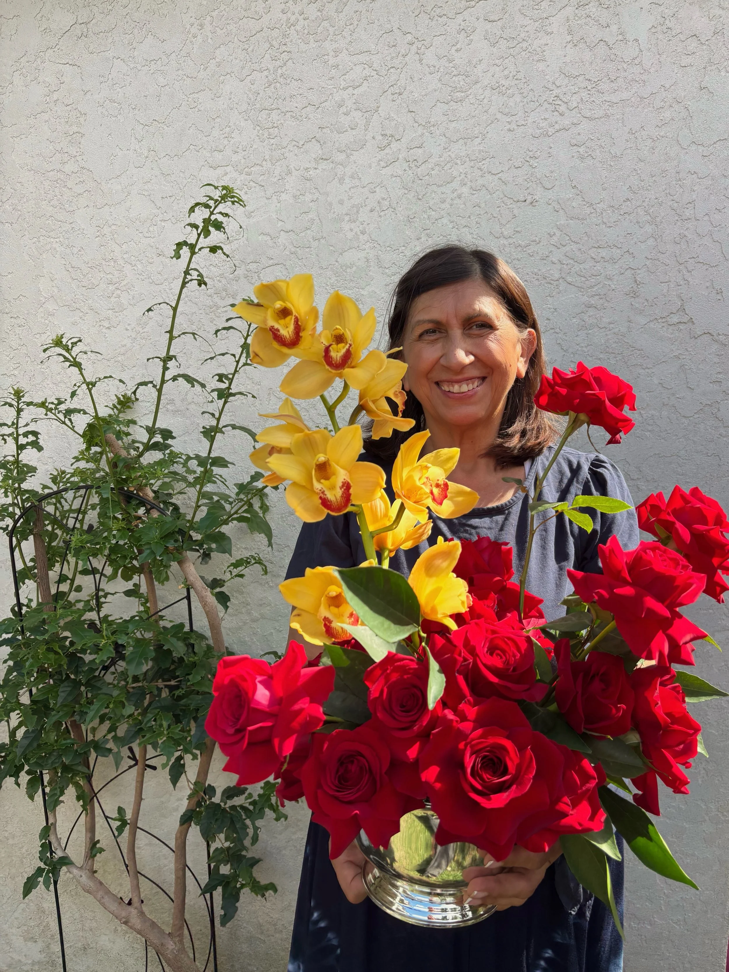 happiest of birthdays to my sweet angel mom and Isla&rsquo;s abuelita. to know her is to love her ❤️

had to make her a big ol&rsquo; arrangement with her favorite color (red, classy lady) + a touch of my favorite color 🌞