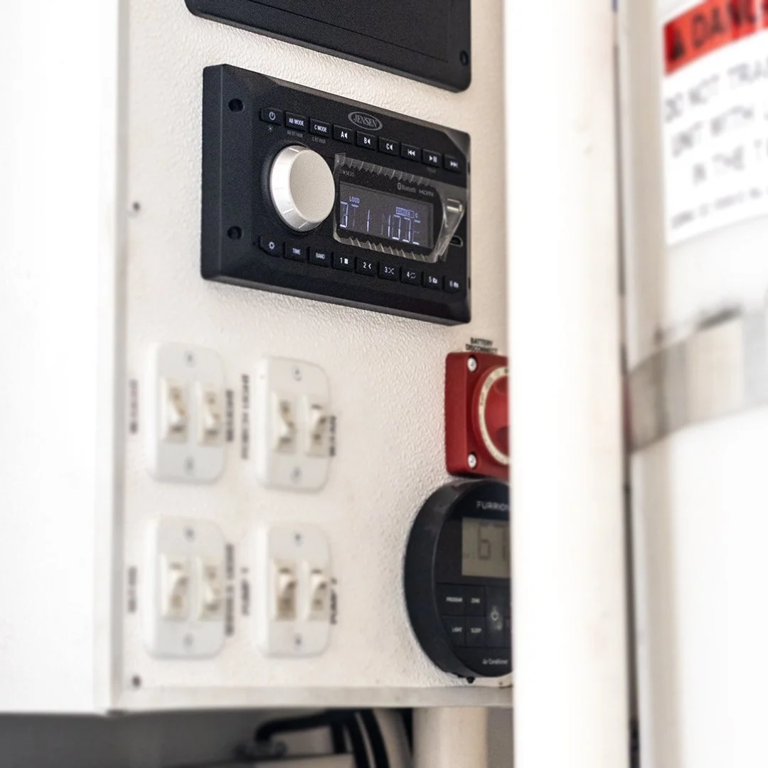 69a1c4ed287a089863118587_Radio and Temp Control.jpg