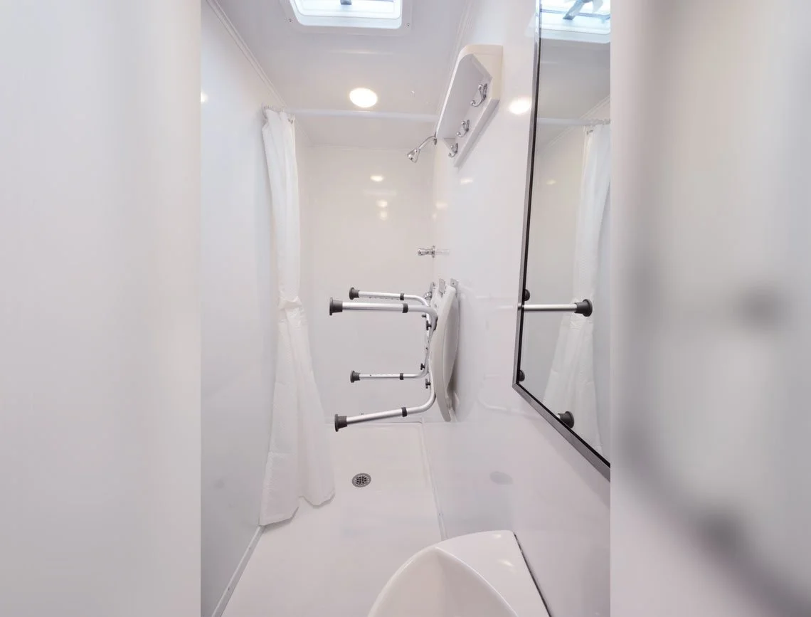 67880dce390b7560115fbd89_shower_3_B.jpg