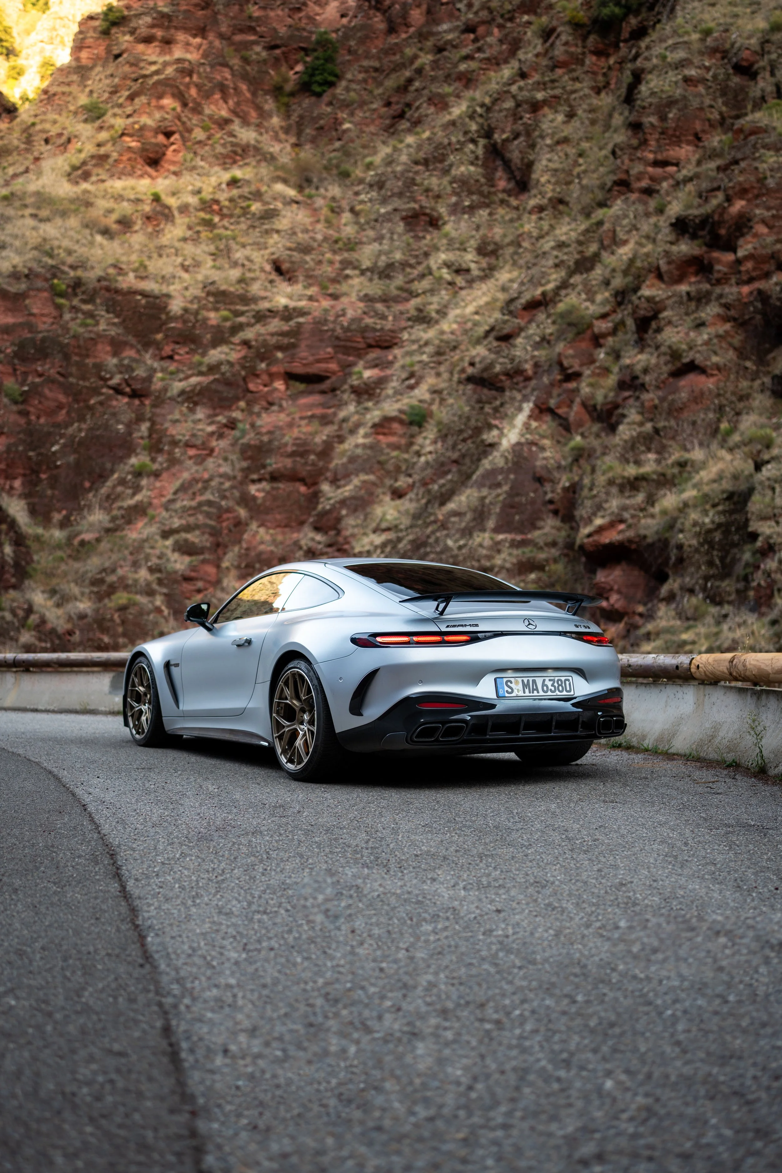 20251118_Banauten_Mercedes-AMG_RawDrives_NikoFrielitz-25.jpg