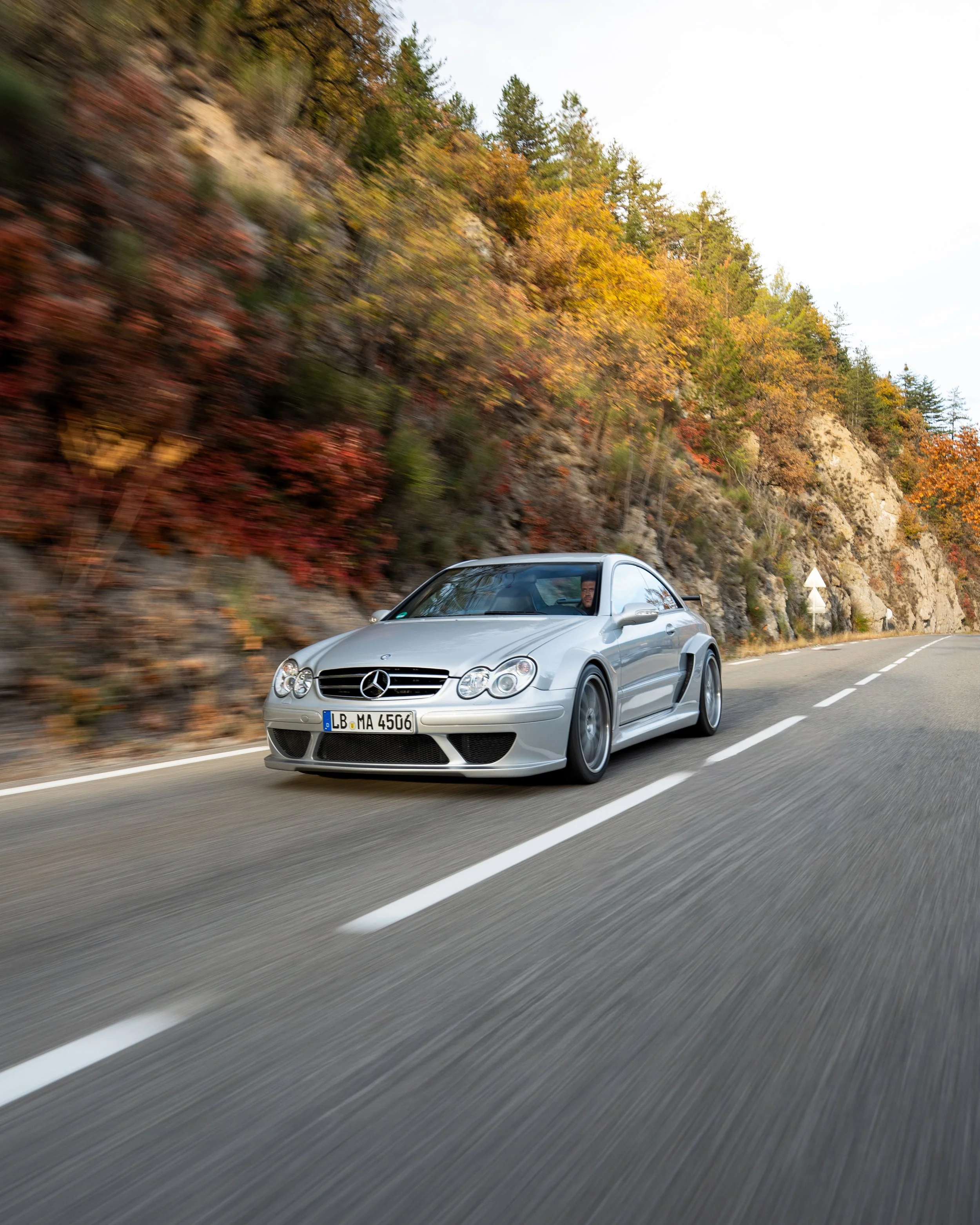 20251118_Banauten_Mercedes-AMG_RawDrives_NikoFrielitz-03.jpg