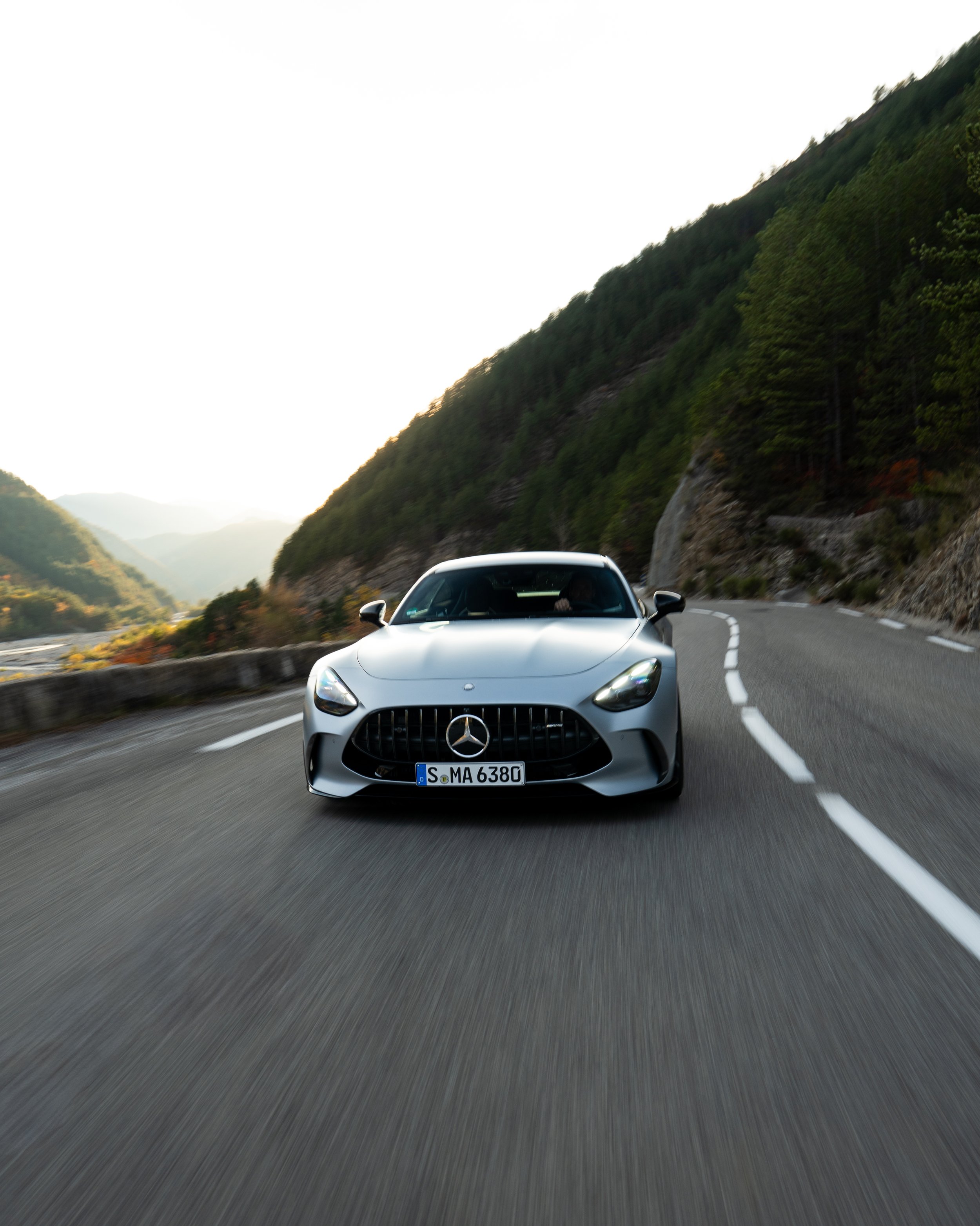 20251118_Banauten_Mercedes-AMG_RawDrives_NikoFrielitz-05.jpg
