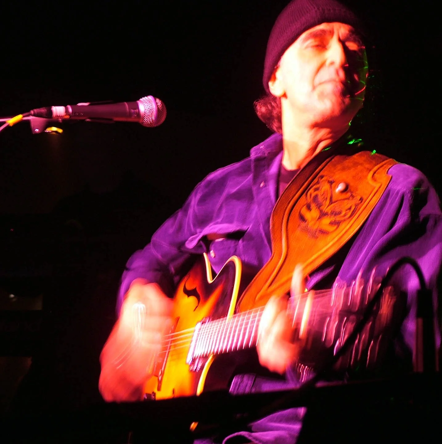 Ken performing at Blue Olive, Saint John 2009. Photo: Tim Little.