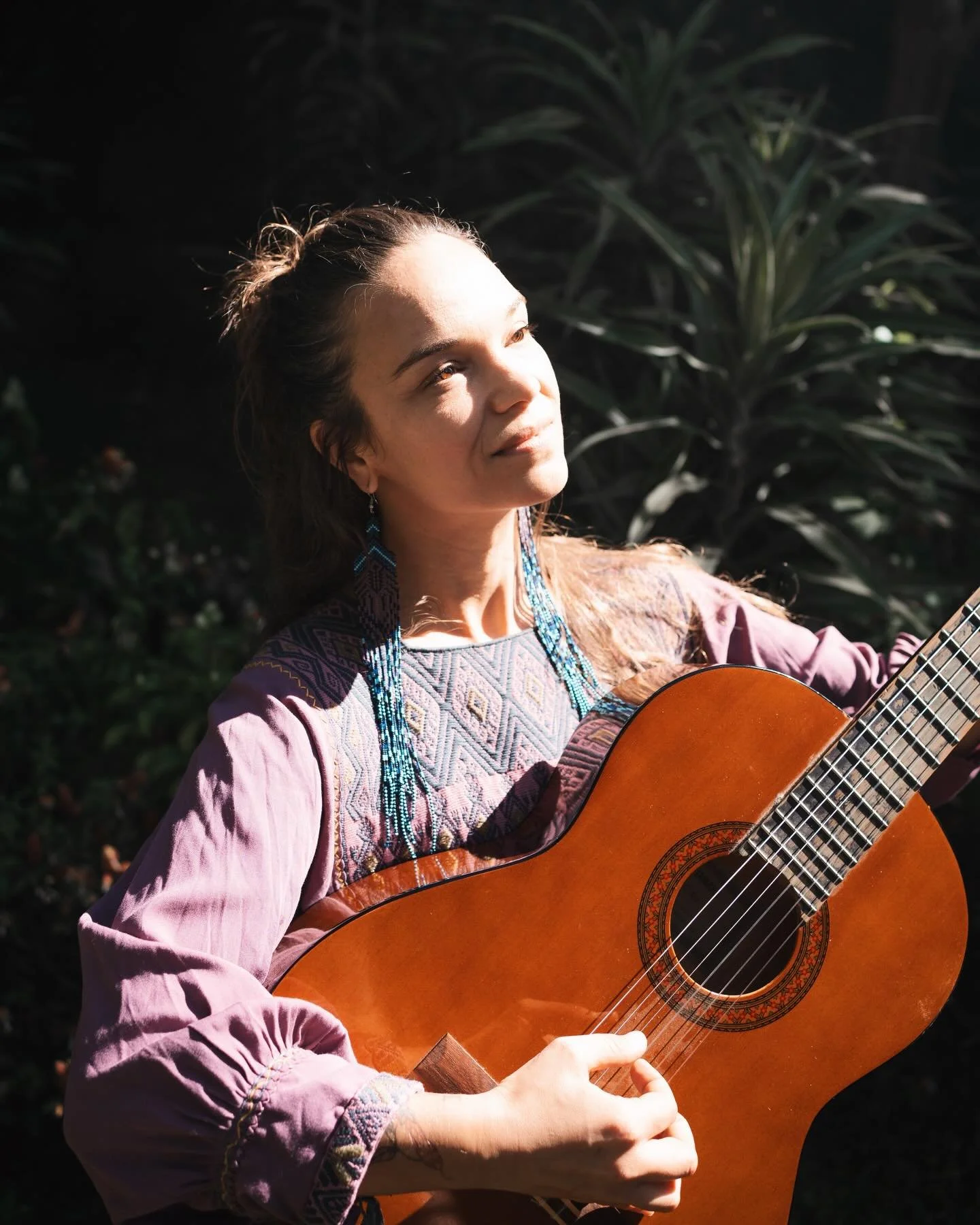 Music 🎵

I want music in my life in every form possible&hellip;

Music to dance to.
Songs to sing.
Melodies to play.

I want my life to be guided by music&hellip;
Always.

Music that brings us together.
Music that makes us feel.
Music that opens our