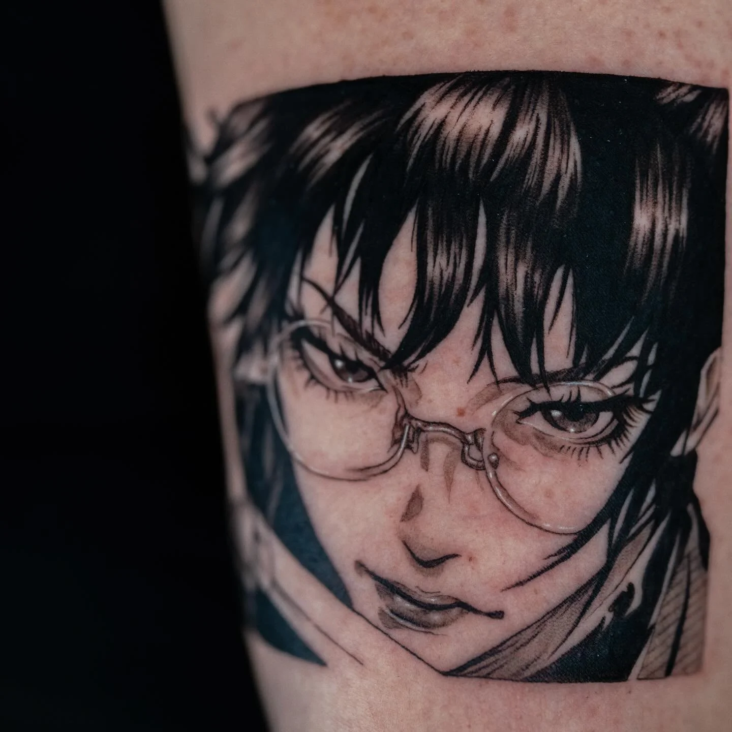I know I take forever to post BUT now I have a healed photo to post with the fresh 🤭 I haven&rsquo;t gotten a chance to watch the new season of jjk but I heard it&rsquo;s craaaazzy. 

I would love to do more projects in this style! 

#jjk #jjktattoo