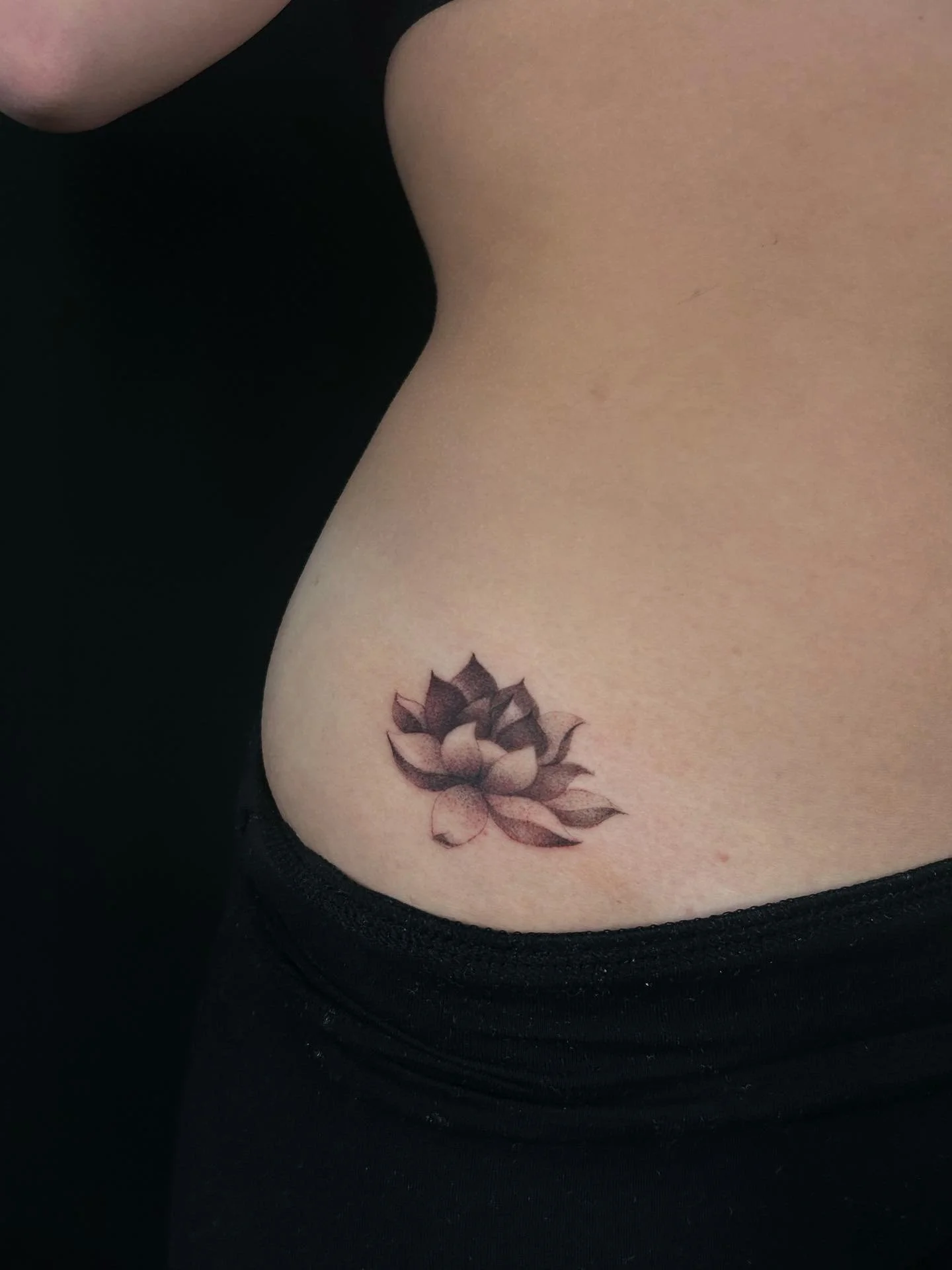 Lotus tattoo! 🪷 

Thanks for the trust!

If you&rsquo;re looking to book an appointment or have questions/concerns, you can always reach me through my dms or email! ⭐️

#mnfinelinetattoo #mntattooartist #tattoo #finelinetattoo #lotustattoo