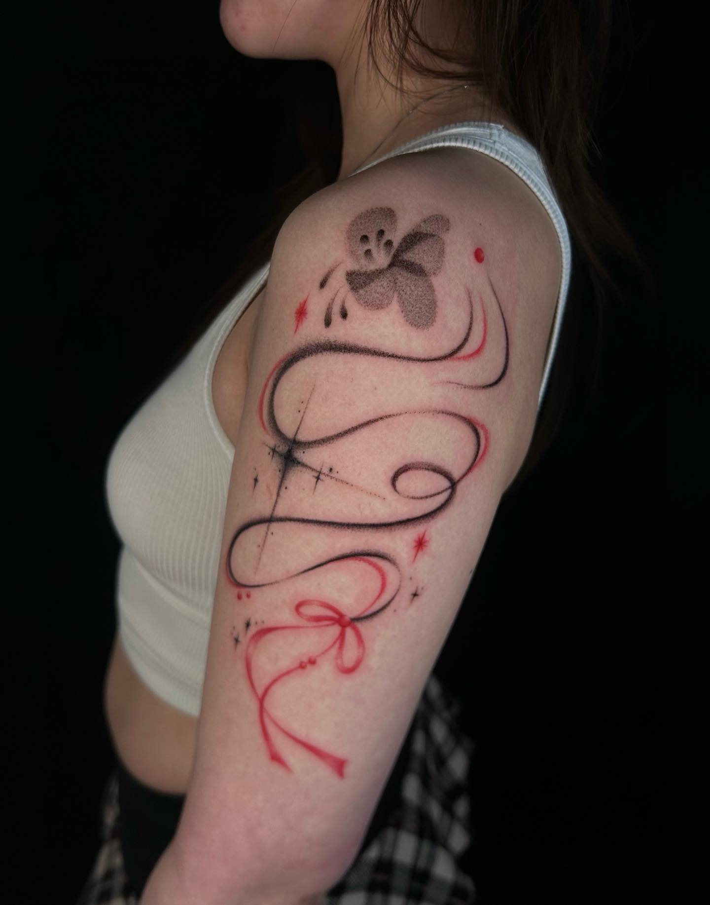 Whimsy floral tattoo!  ୧˚*: ˚｡

I had so much fun during this session, thanks for your patience, trust and time! I love this tattoo and I&rsquo;m looking to do similar pieces! 

If you&rsquo;re looking to book an appointment or have questions/concern
