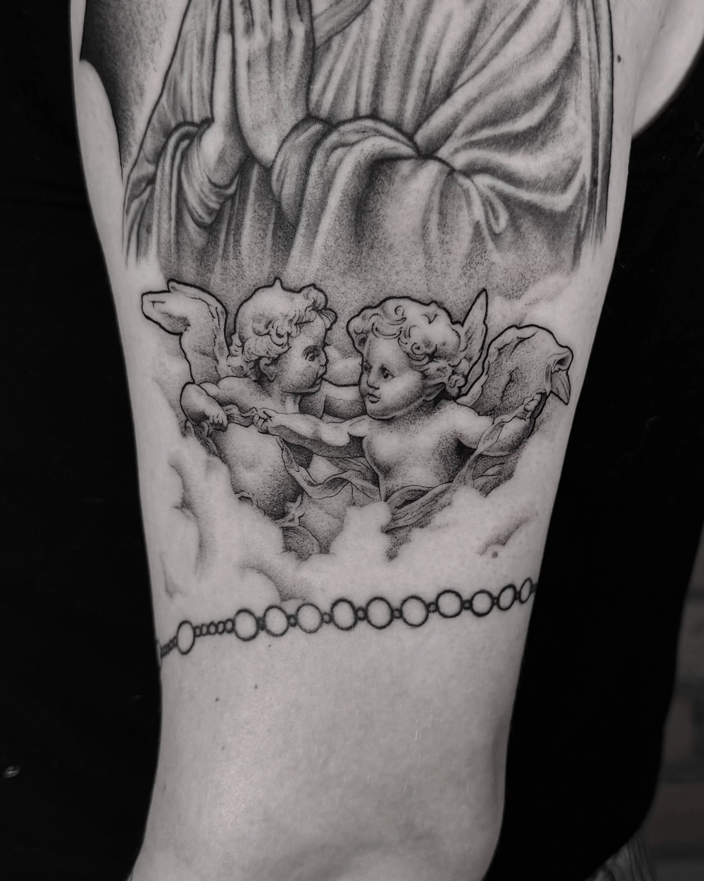 Two little angels posted up above the clouds 

One of my favorite microrealism pieces I&rsquo;ve gotten to create lately. The soft details, the texture in the clouds, and the peaceful vibe all came together exactly how I imagined. Appreciate the trus