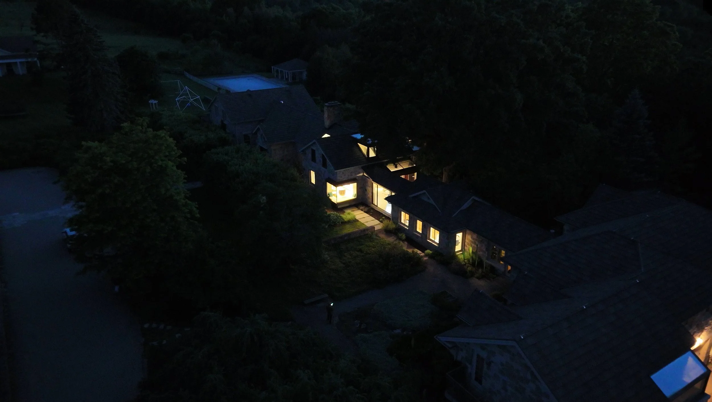 COUNTRY HOUSE