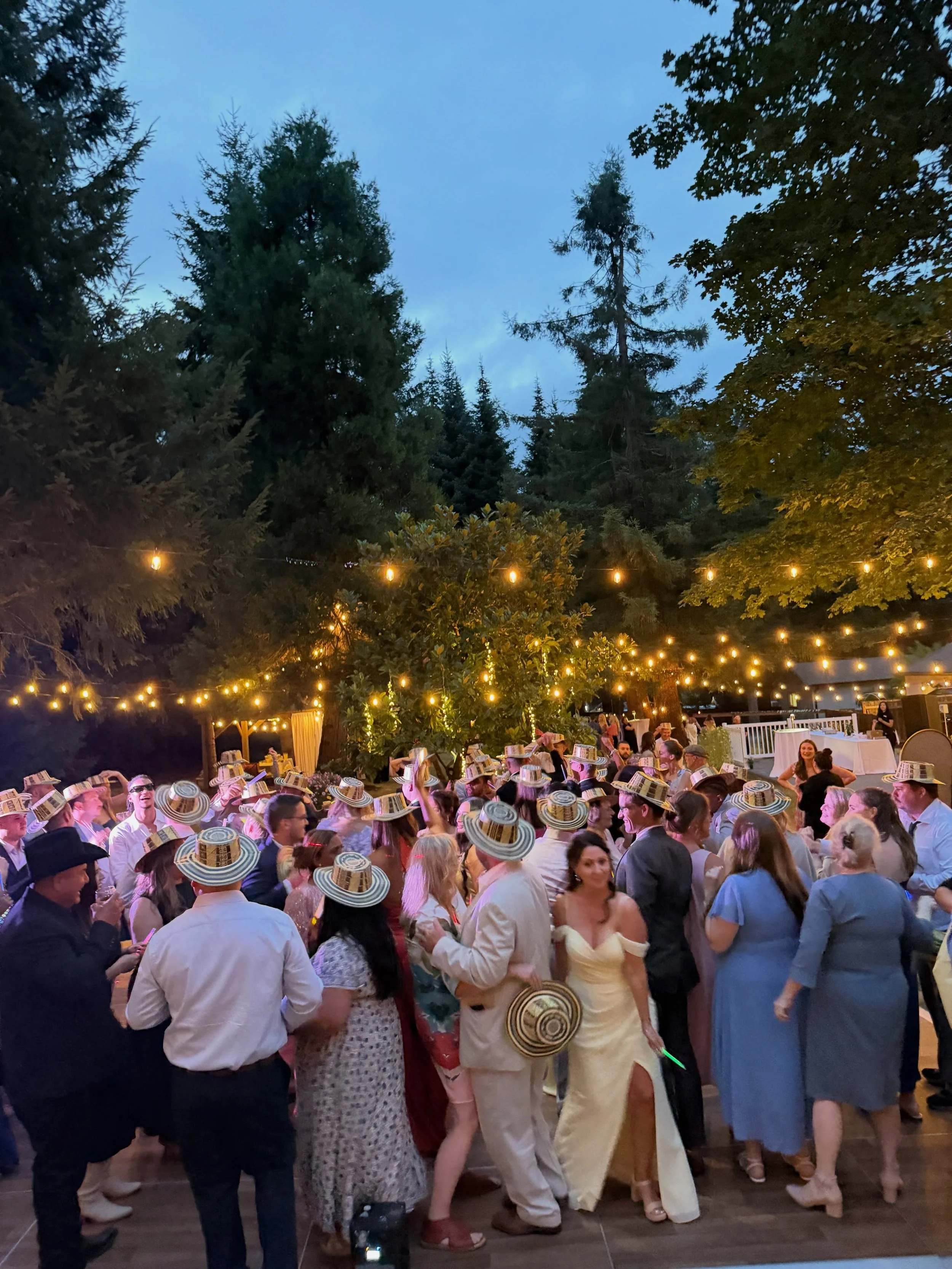 Congratulations to the Roberts! What a wonderful evening! 

@theweddingmusepdx thank you for helping make the day go smoothly! It was great working with you!