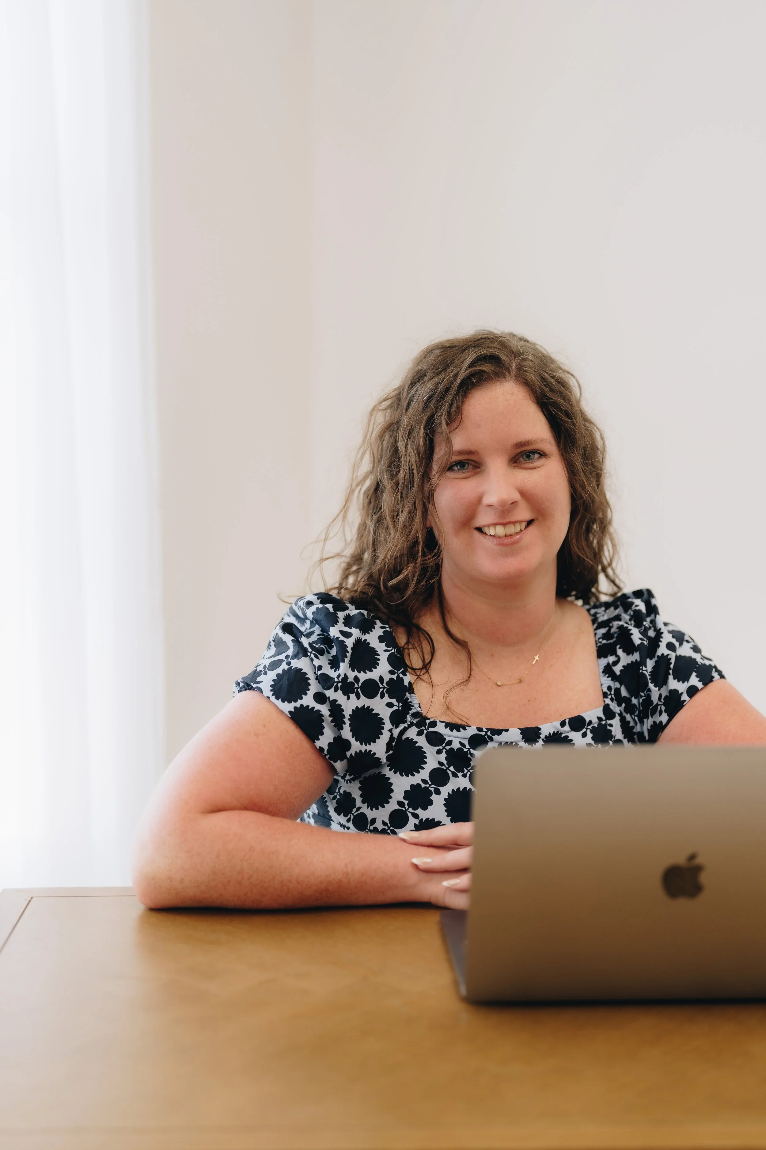 trauma therapist emdr laptop telehealth