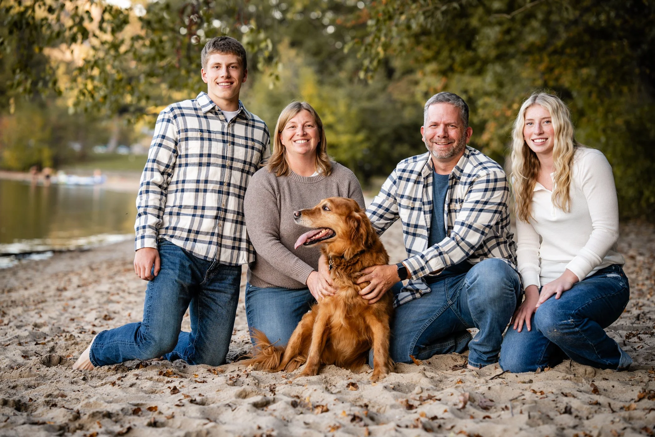 Family Portrait photographer Jevon Photo with a family at Devils Lake in Baraboo, WI.