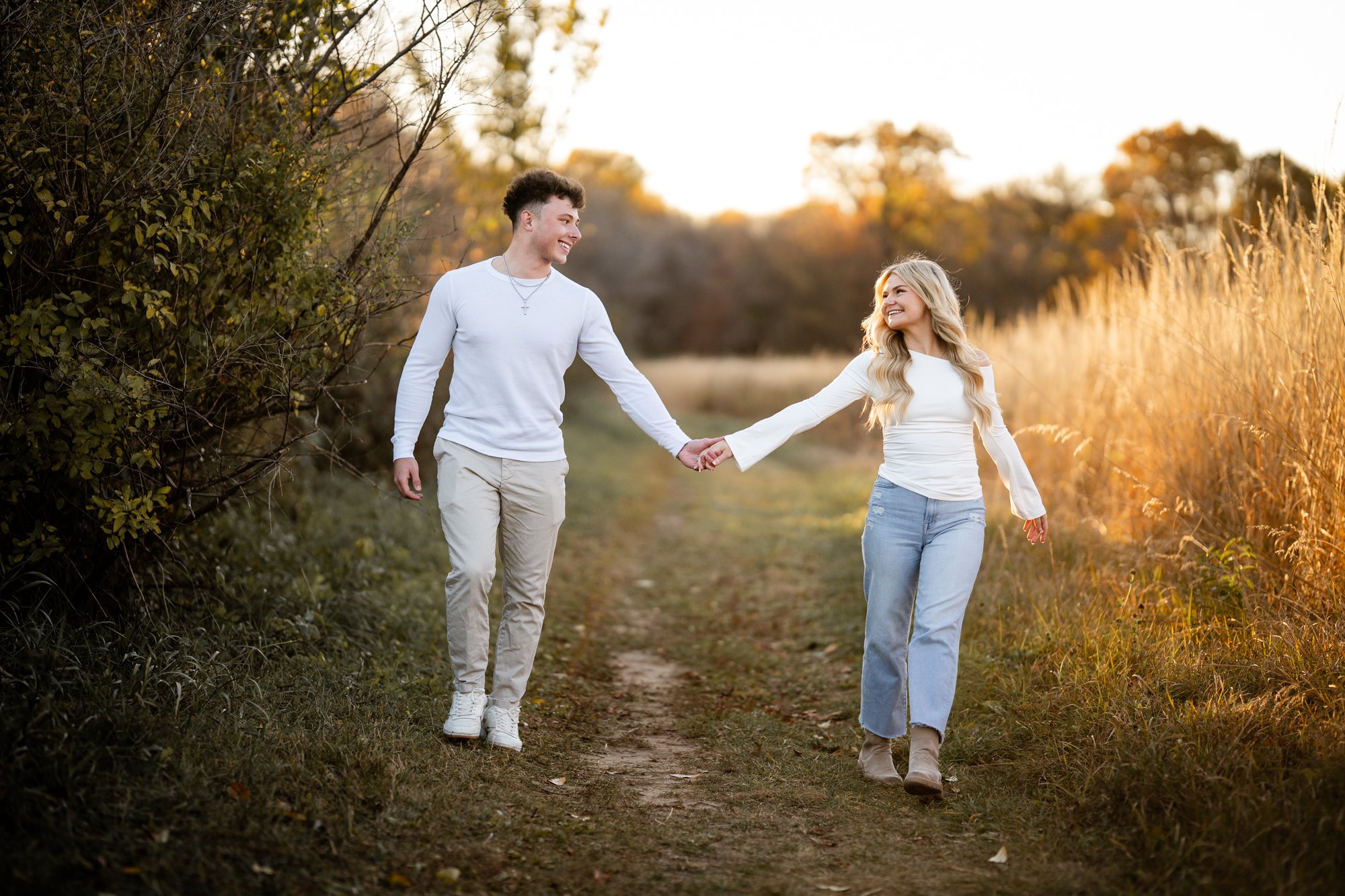 Couples photographer, Jevon Photo based out of Portage, WI. Couple at Devil's Lake in Baraboo, WI.