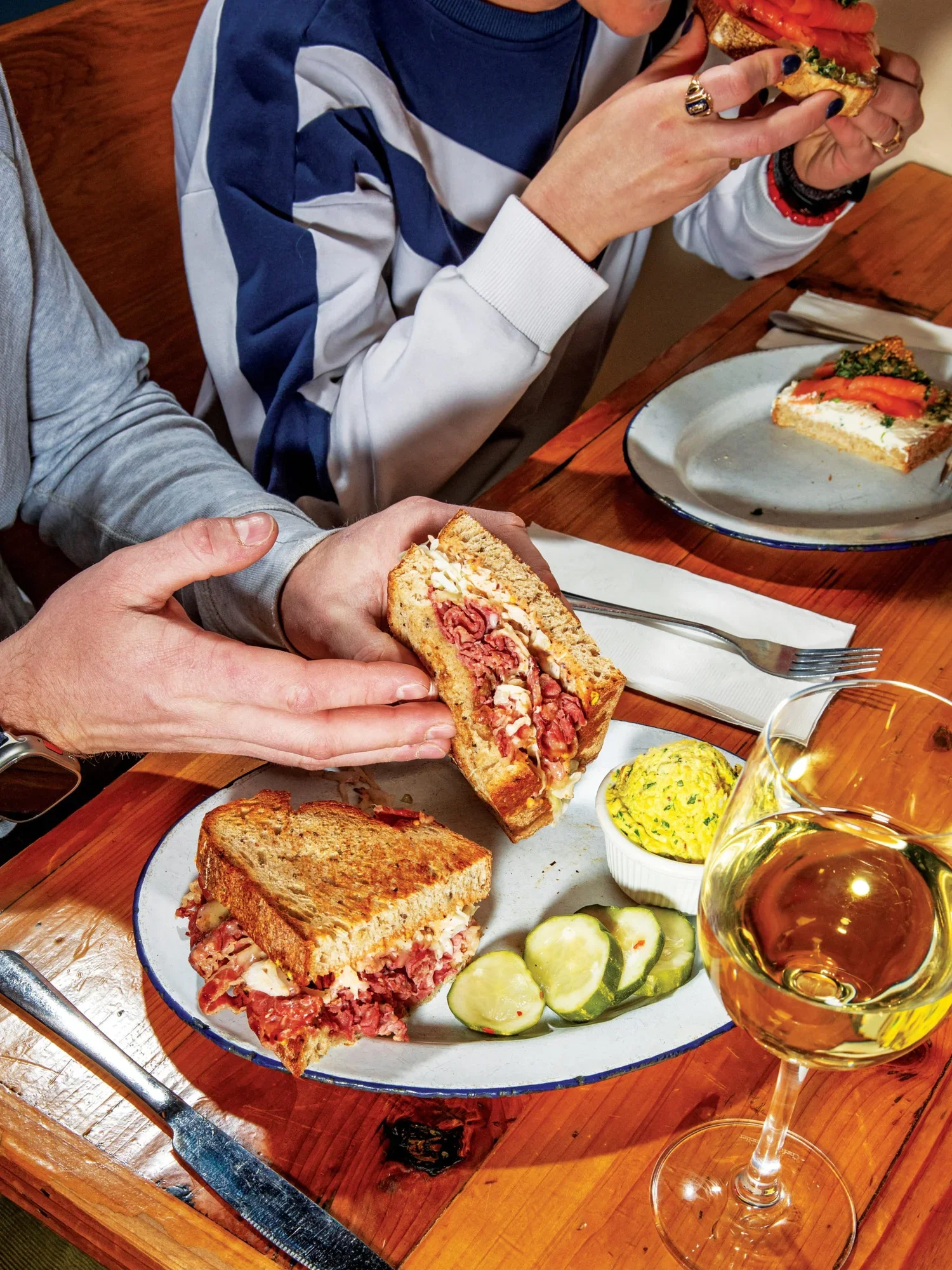 Leven-sandwhich-wine.webp