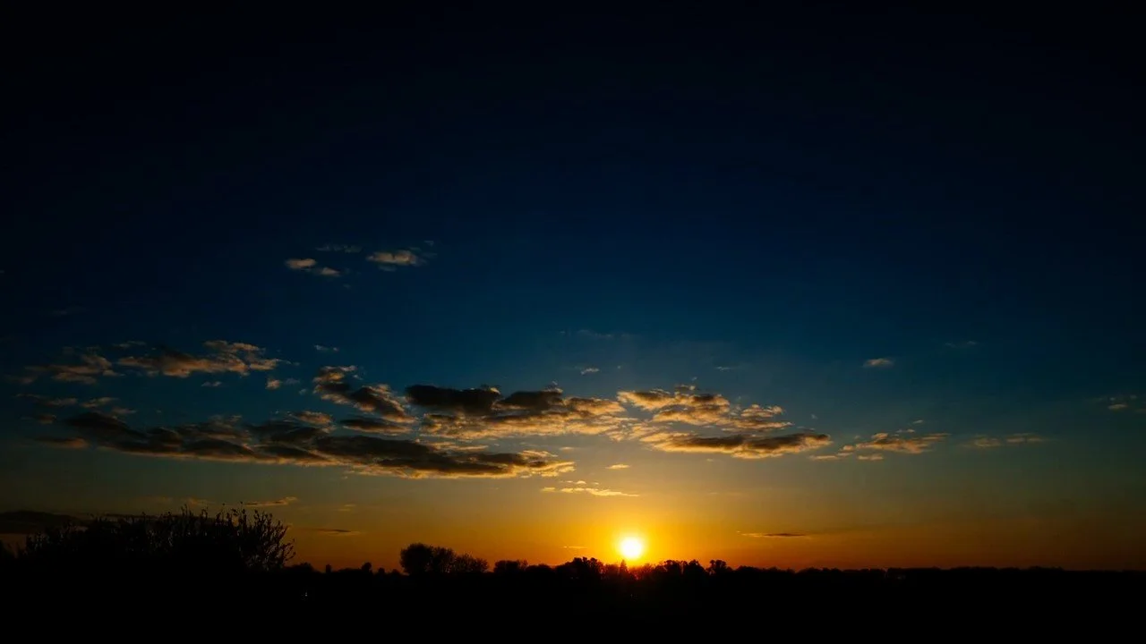 shutterstock_v26100530 (720p)_Moment.jpg