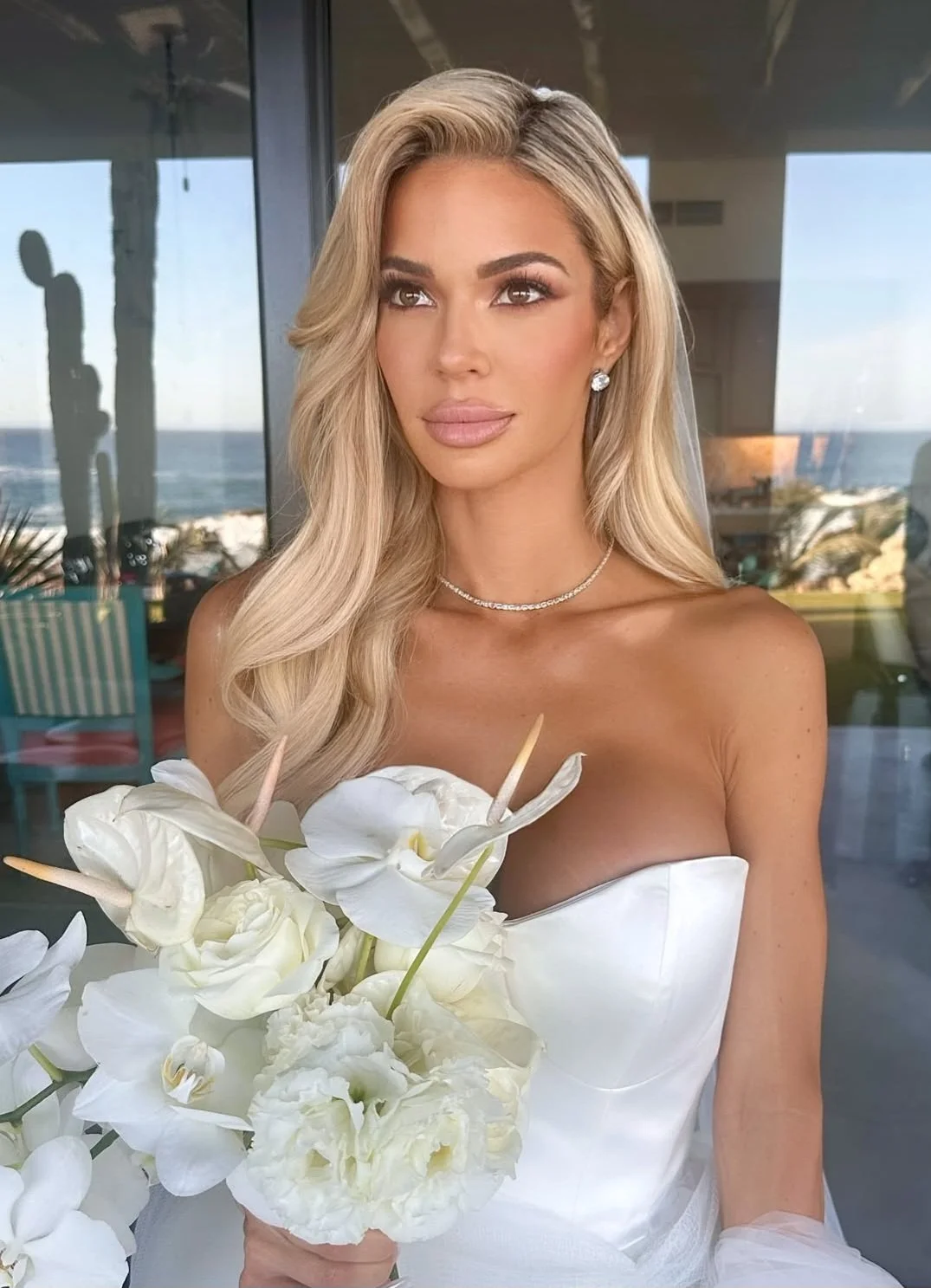 Bride receiving photo-ready bridal spray tan for her wedding at Caramel Tan Austin, TX.